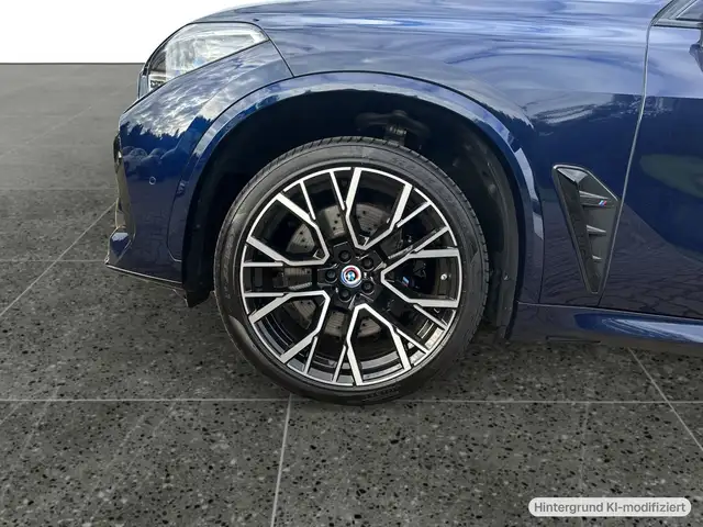 BMW X5 M view 10