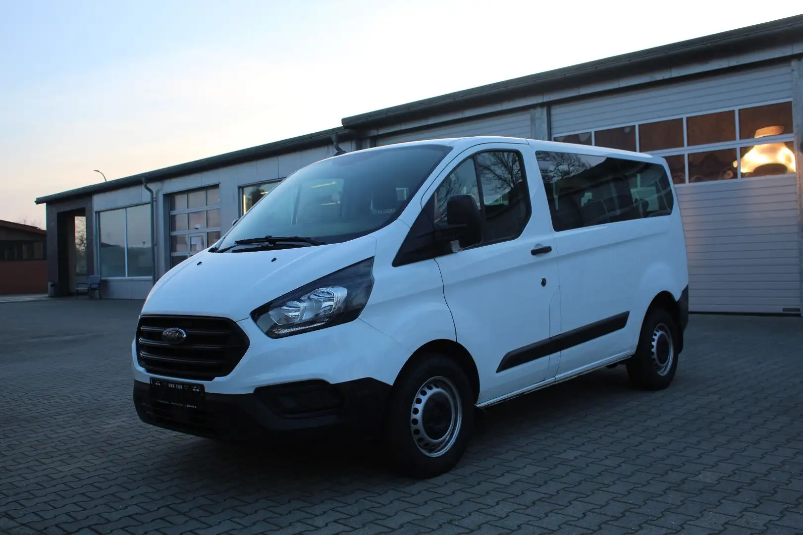 Ford Transit Custom Kombi 320 L1 (9 Sitzer) Weiß - 1