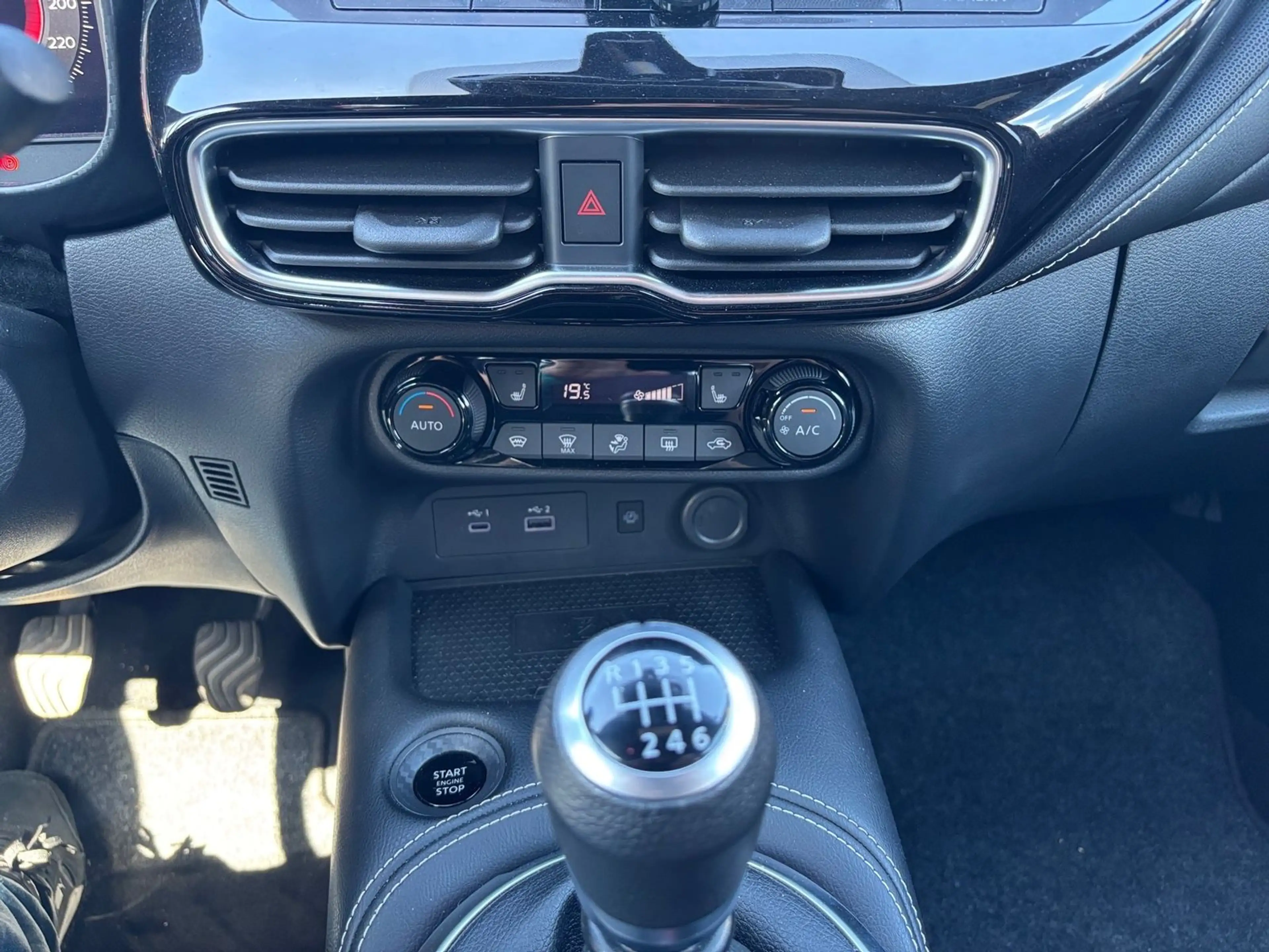 Nissan Juke 1.0 DIG-T MT Schaltgetriebe - Tekna — photo 14