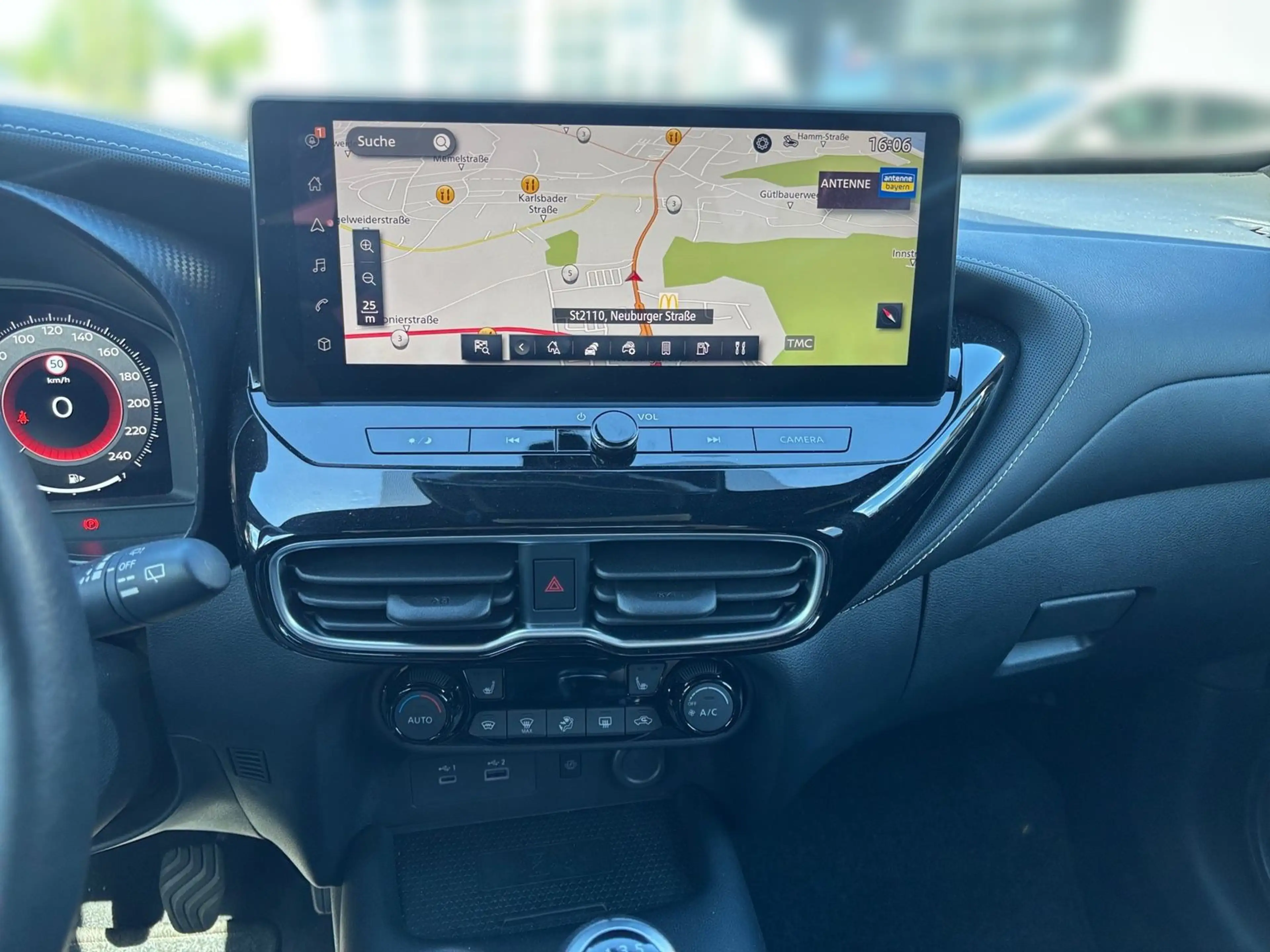 Nissan Juke 1.0 DIG-T MT Schaltgetriebe - Tekna — photo 9