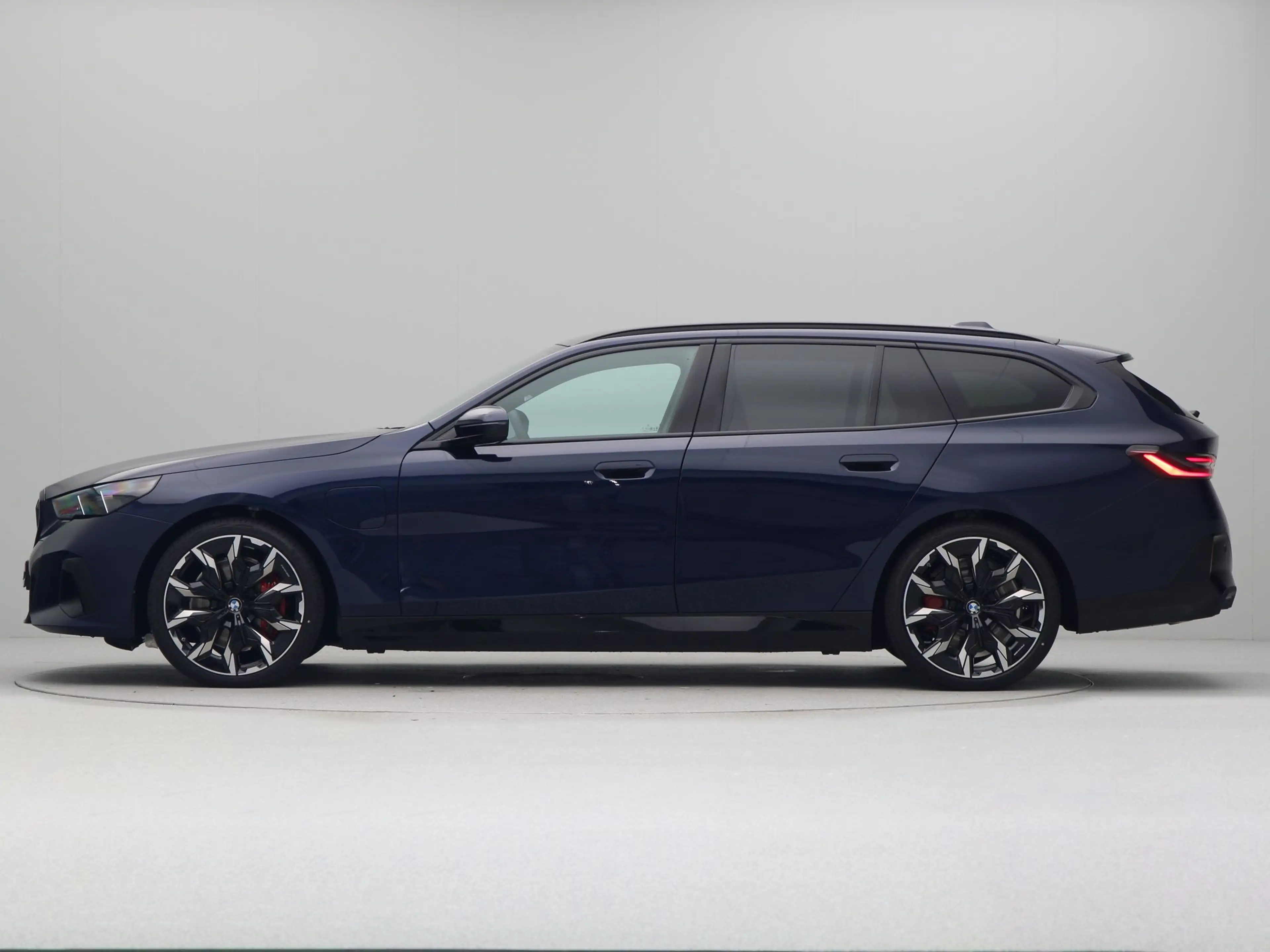 BMW 550 5 Serie 550e Touring xDrive — photo 12