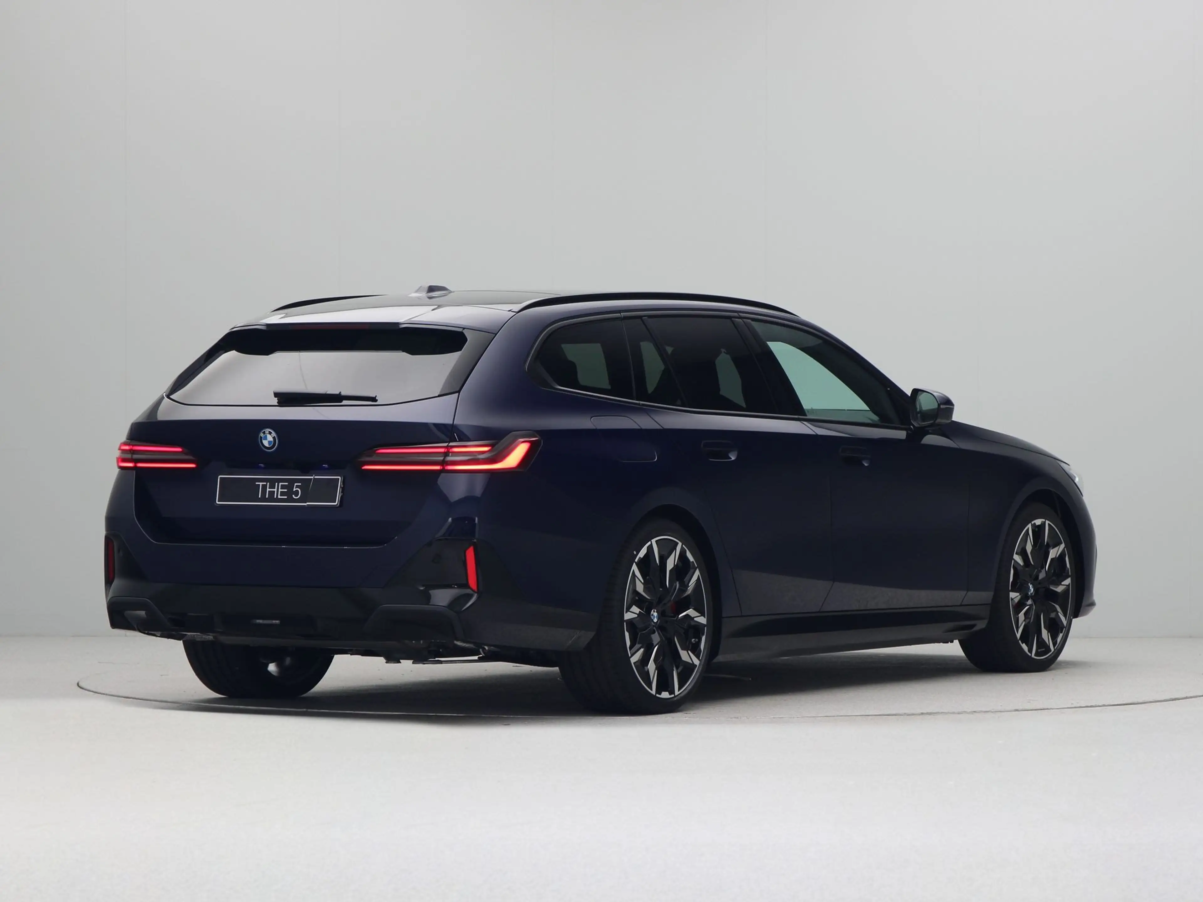 BMW 550 5 Serie 550e Touring xDrive — photo 9