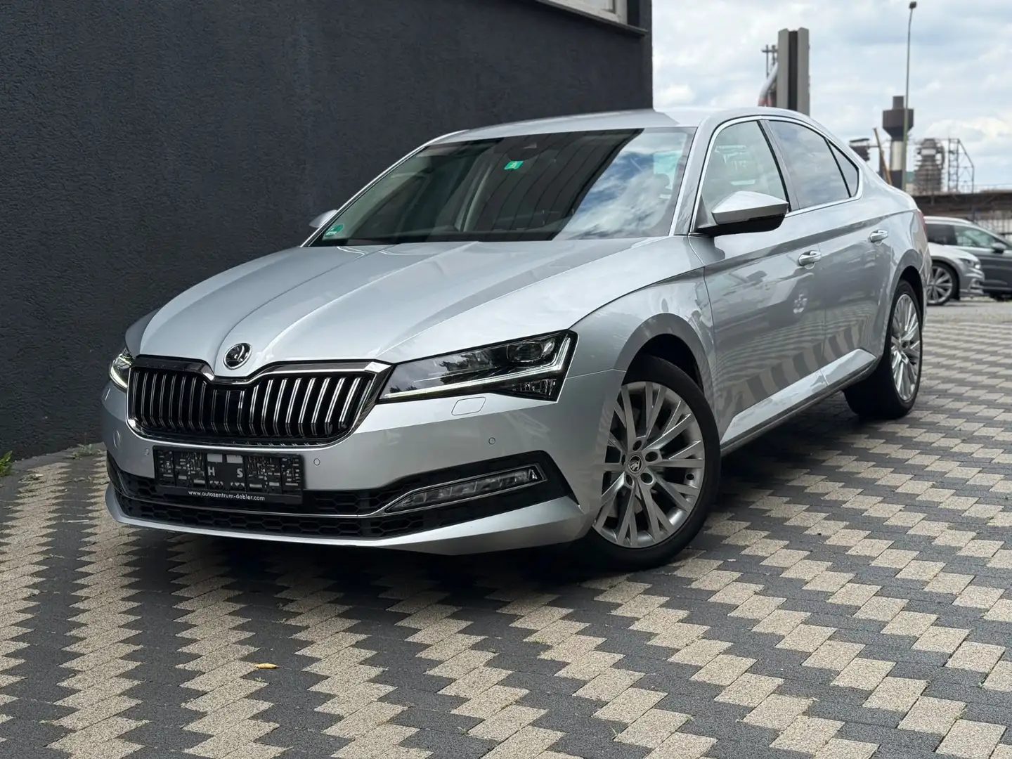 Skoda Superb Lim. Style 4x4 Navi Alcantara Memory Cant Silber - 1