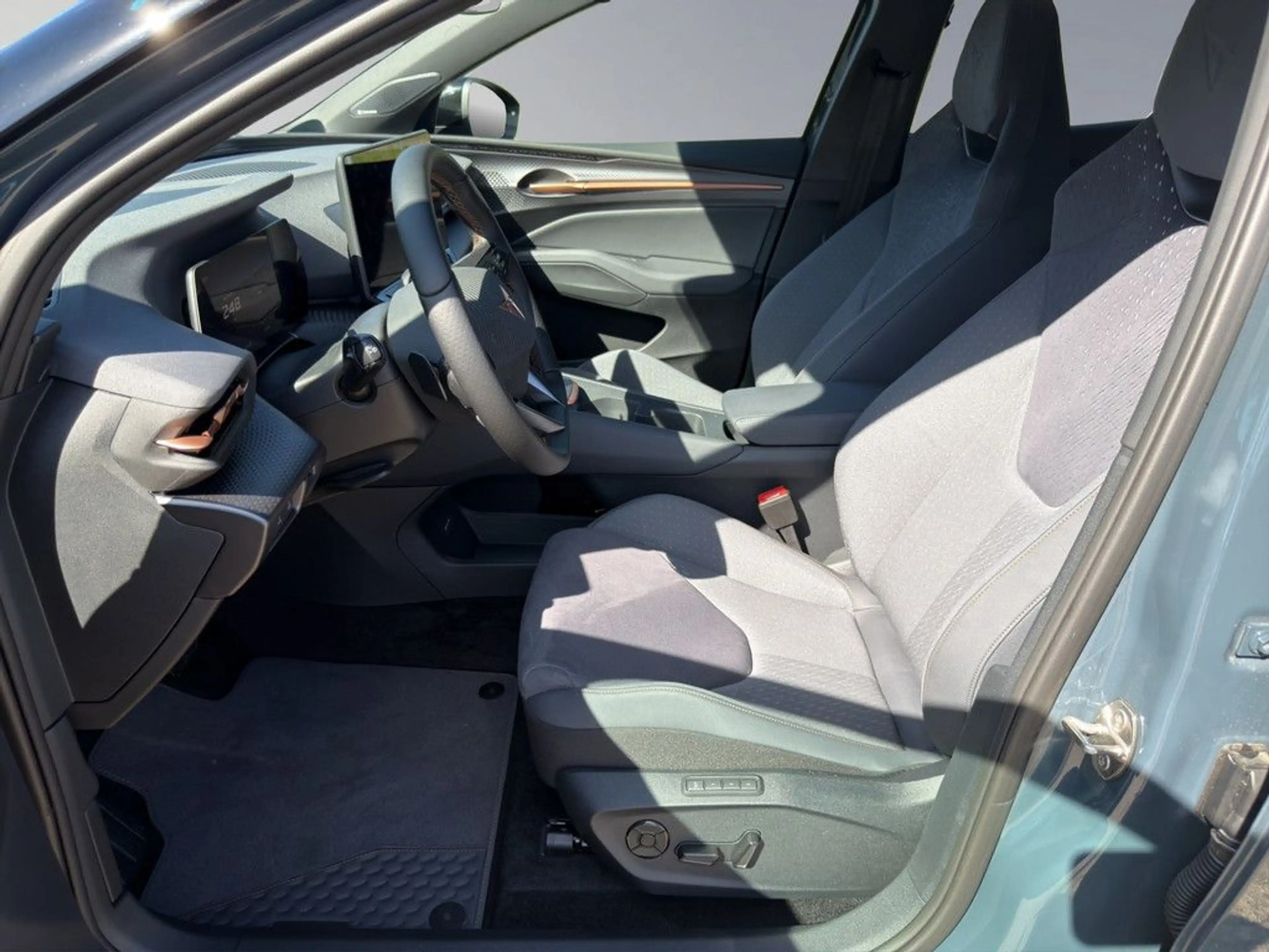 CUPRA Raval KEYLESS MEMORY PDC SHZ KAMERA NAVI ACC — photo 11