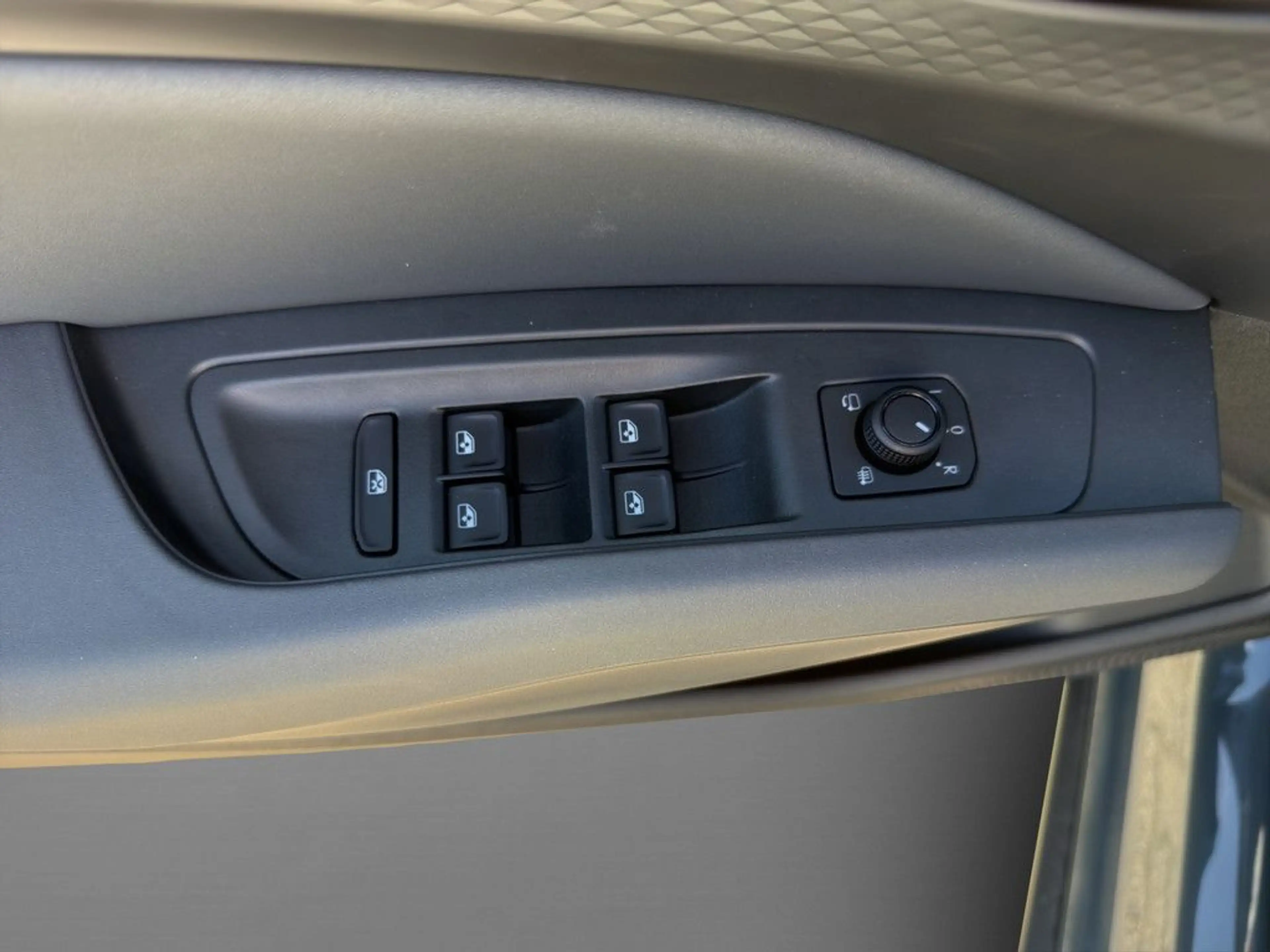 CUPRA Raval KEYLESS MEMORY PDC SHZ KAMERA NAVI ACC — photo 14