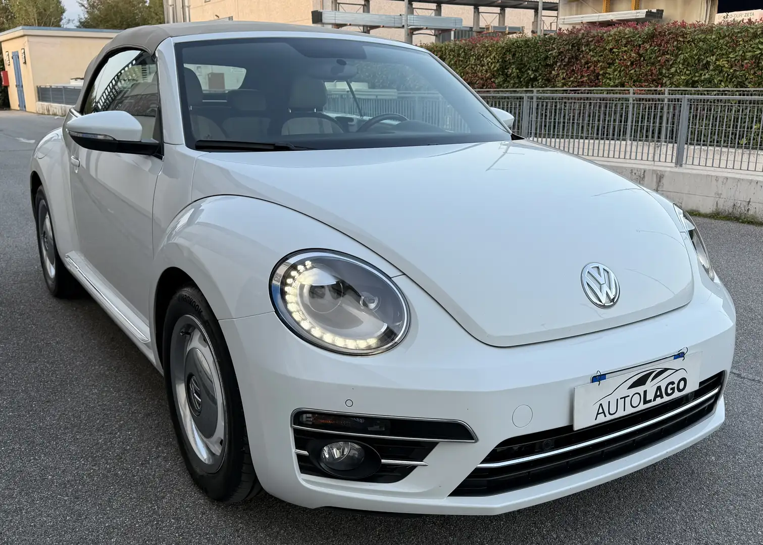 Volkswagen Maggiolino Cabrio 2.0 tdi Design 110cv dsg Blanc - 2