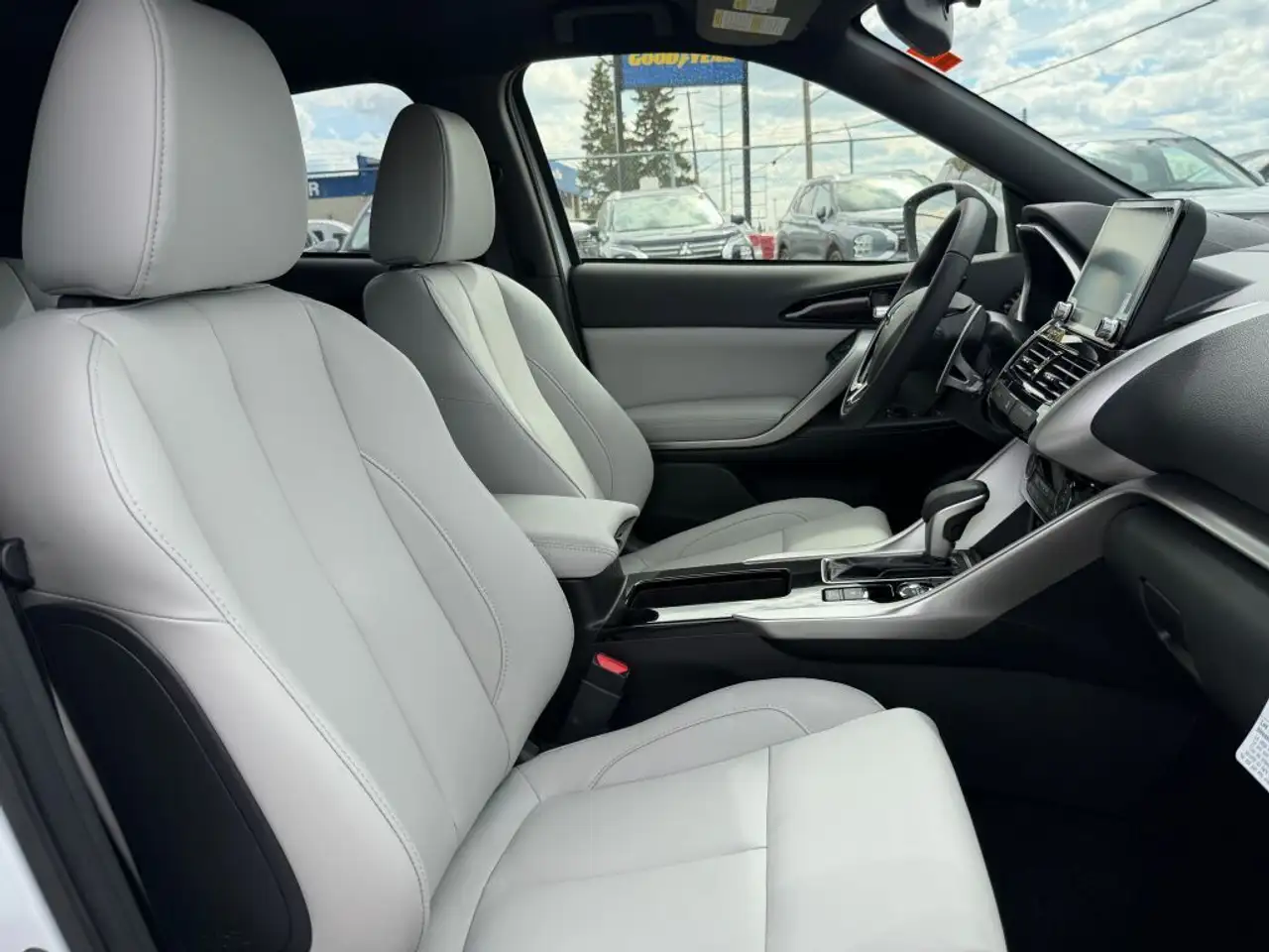 Mitsubishi Eclipse Cross снимка Mitsubishi Eclipse Cross