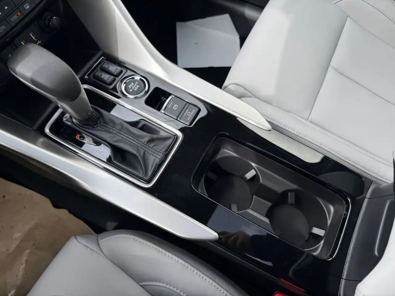 Mitsubishi Eclipse Cross снимка Mitsubishi Eclipse Cross