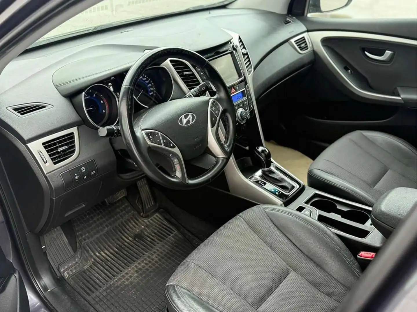Hyundai i30 1,6 CRDi DCT Premium Grau - 2