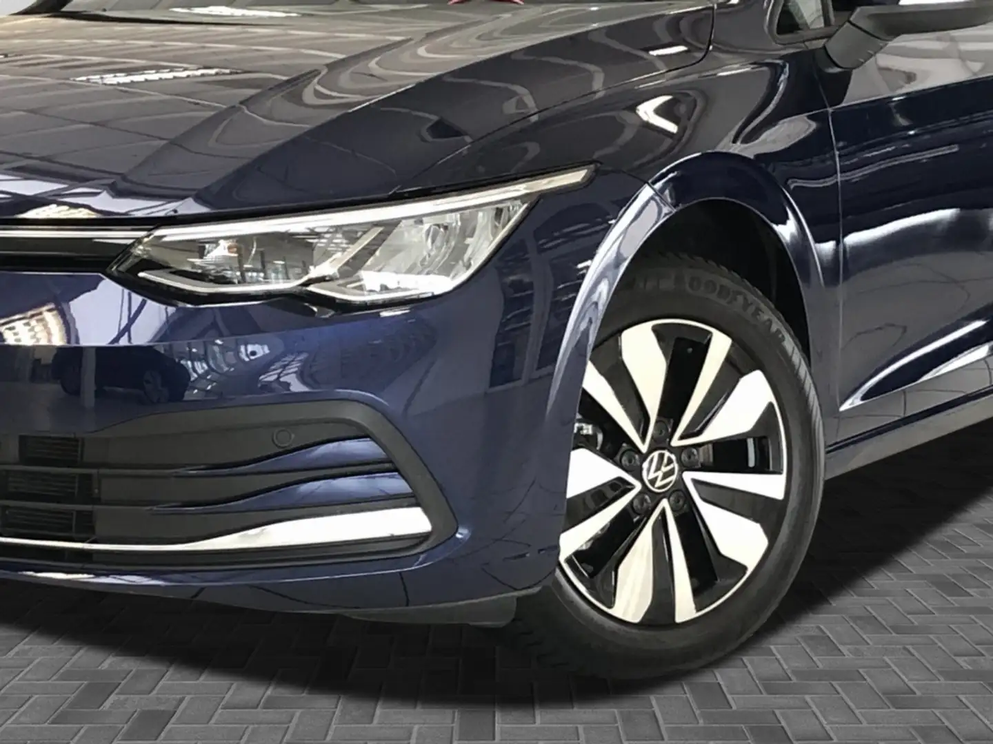 Volkswagen Golf VIII 1.5 eTSI Move AHK-klappbar Navi LED - 2