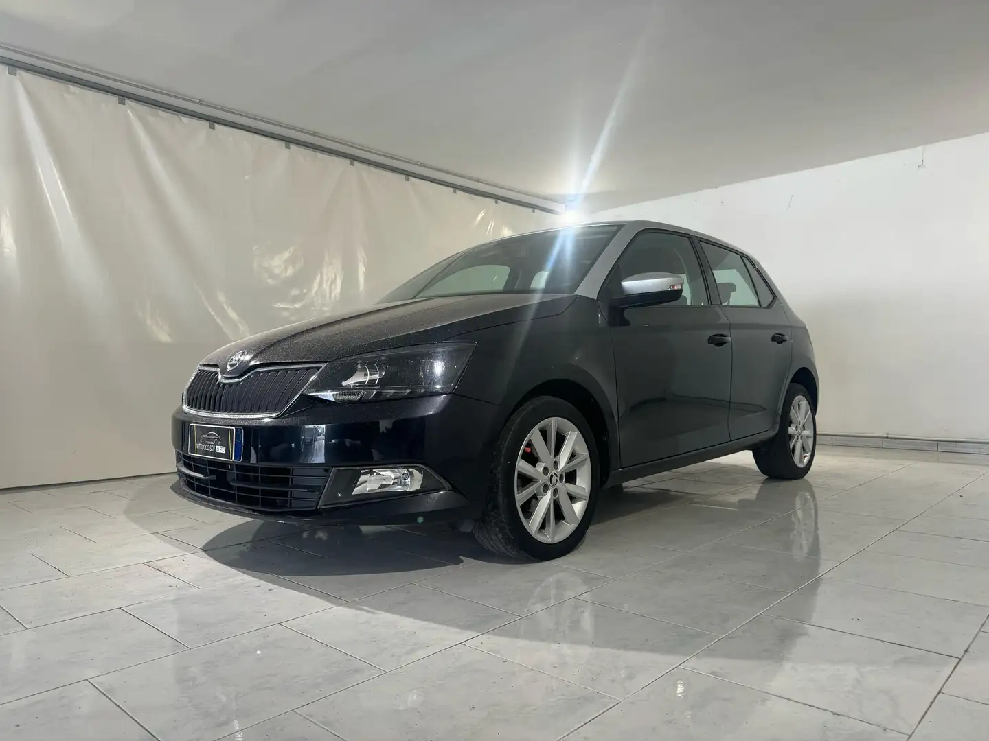 Skoda Fabia 1.0 COLOR DESIGN EDITION NERO 60cv X NEOPATENTATI Noir - 1