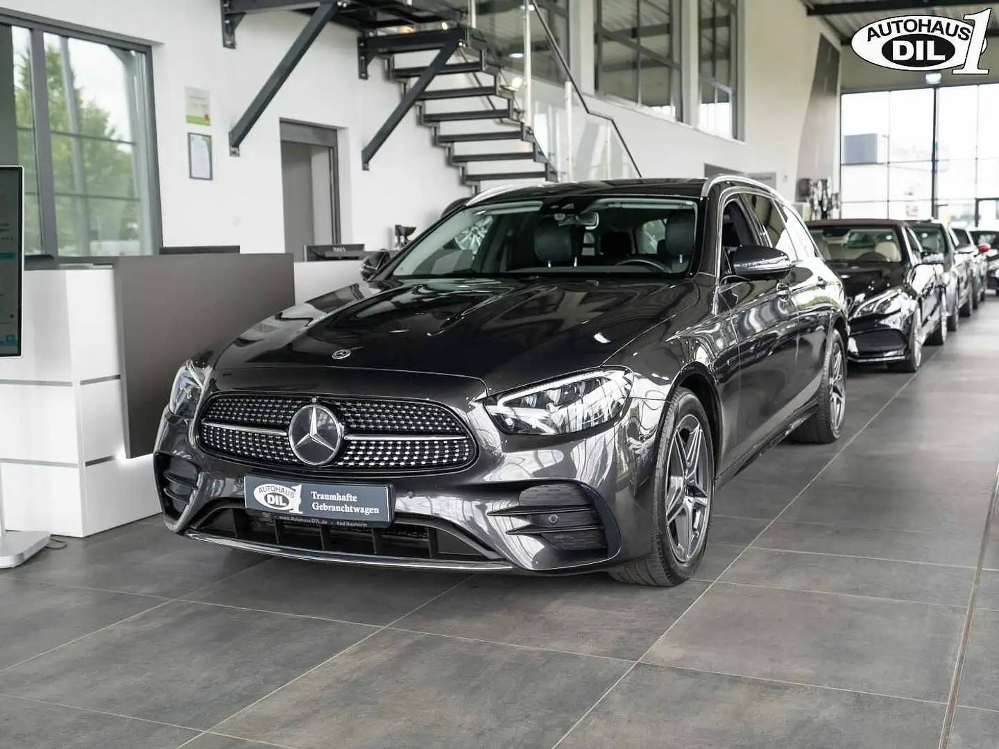 Mercedes-Benz E 300 de T AMG Line *360°-K*AMBIENTE*AHK* Grün - 2