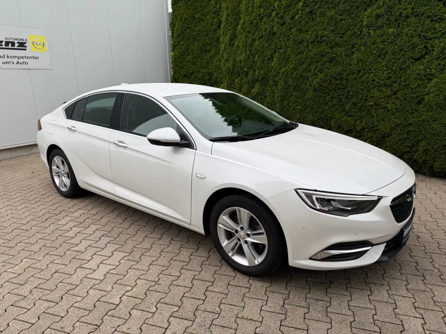 Opel Insignia Grand Sport 2.0 Diesel Automatik Innovation Weiß - 2