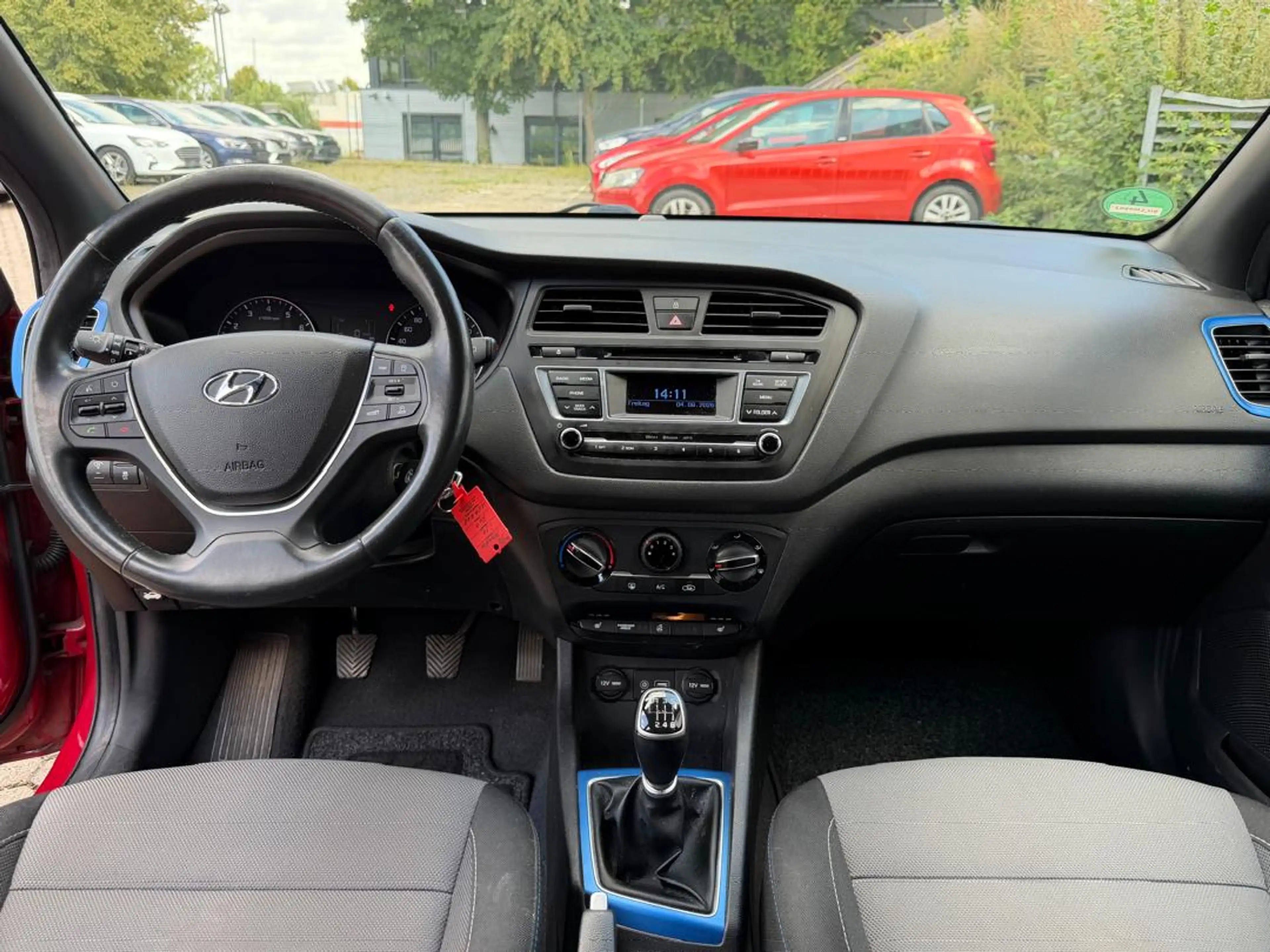 Hyundai i20 blue Passion — photo 9