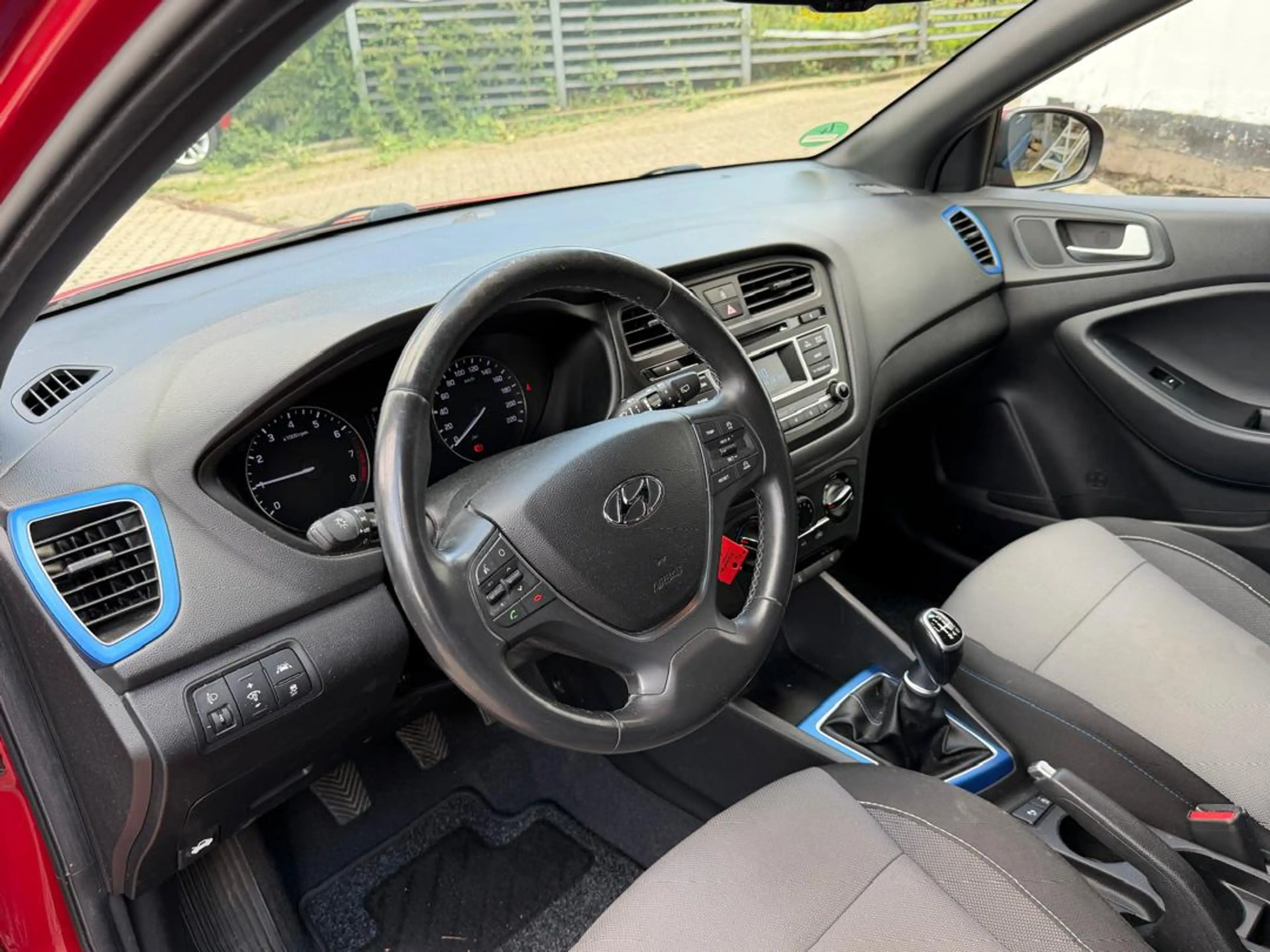 Hyundai i20 blue Passion — photo 10
