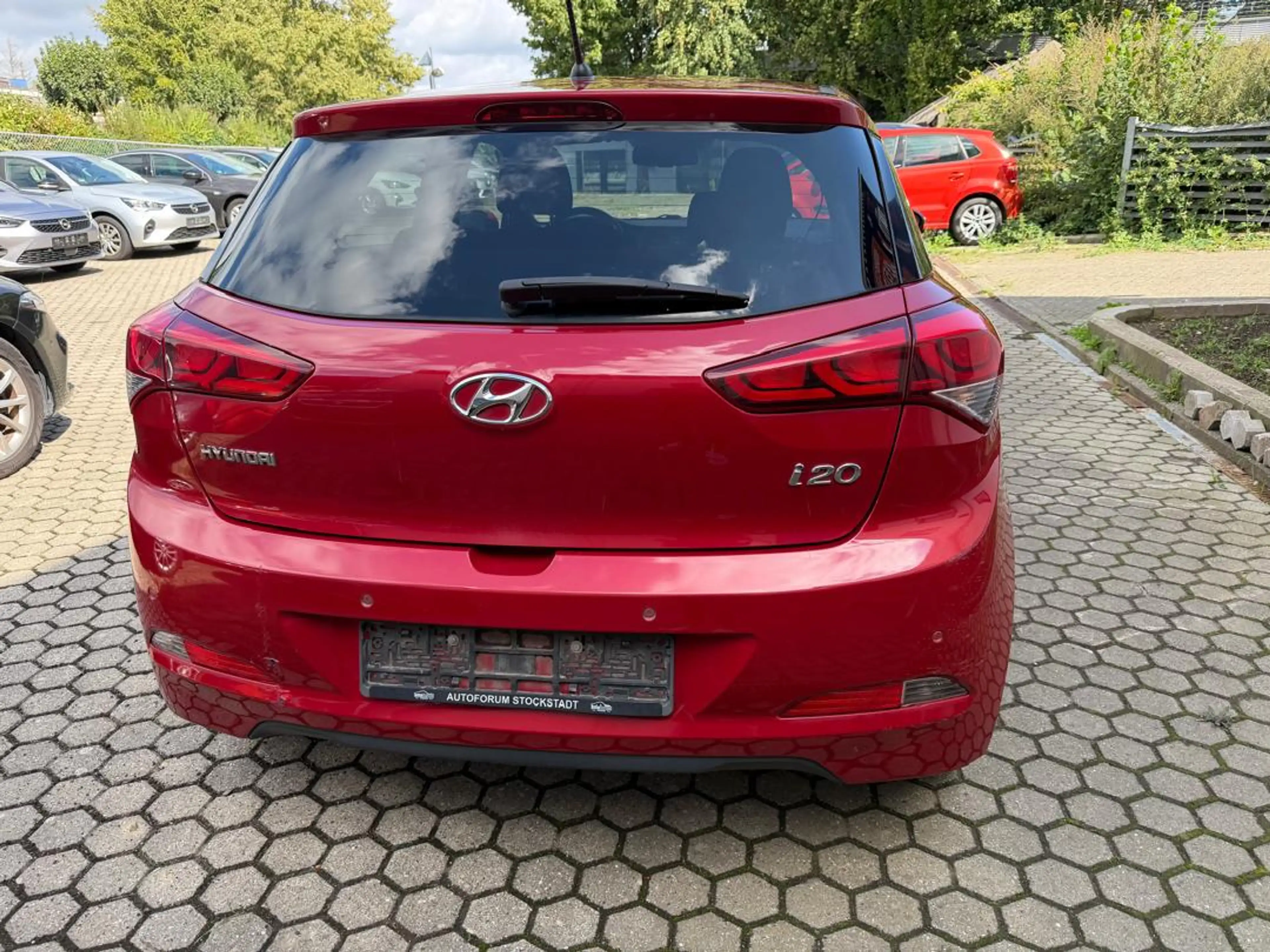 Hyundai i20 blue Passion — photo 8