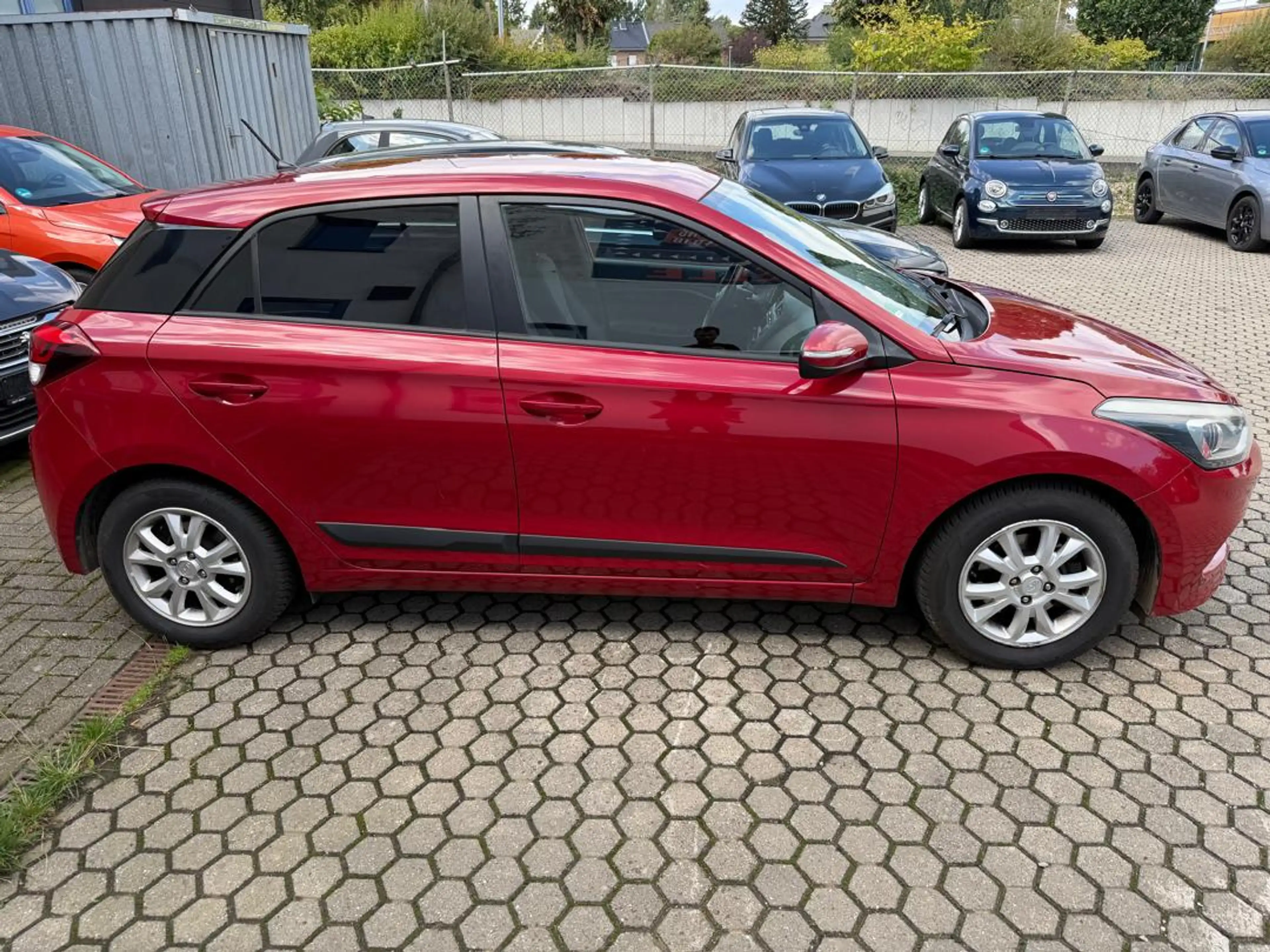 Hyundai i20 blue Passion — photo 4