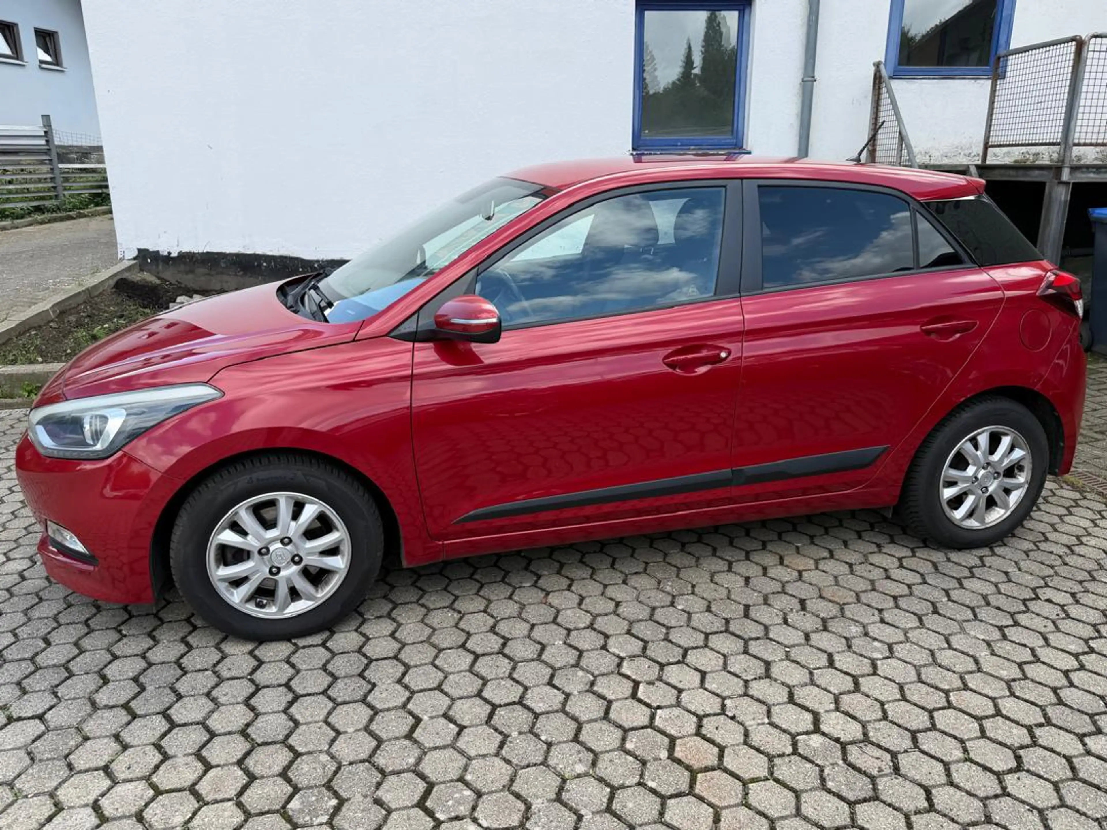 Hyundai i20 blue Passion — photo 5