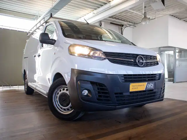 Opel Vivaro view 2