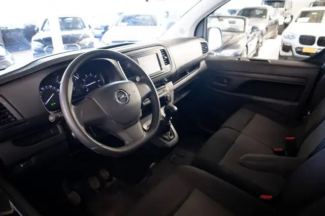 Opel Vivaro view 8