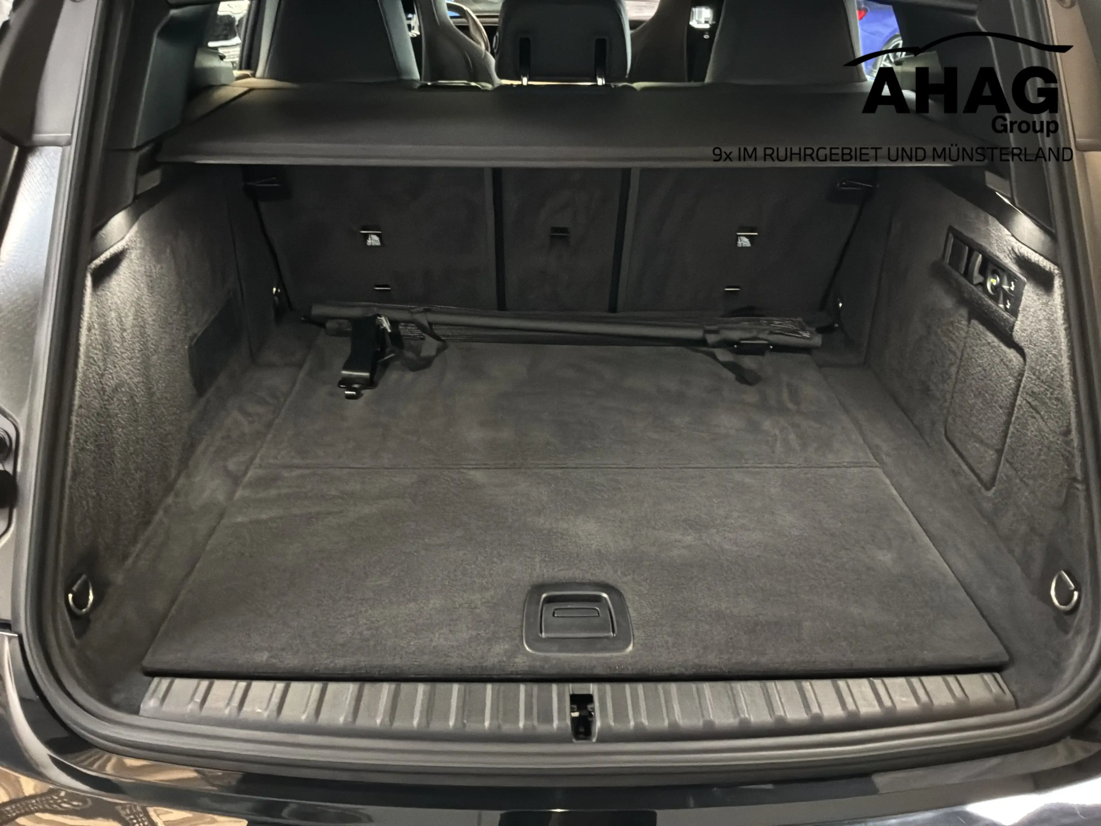 BMW iX xDrive40 — photo 13