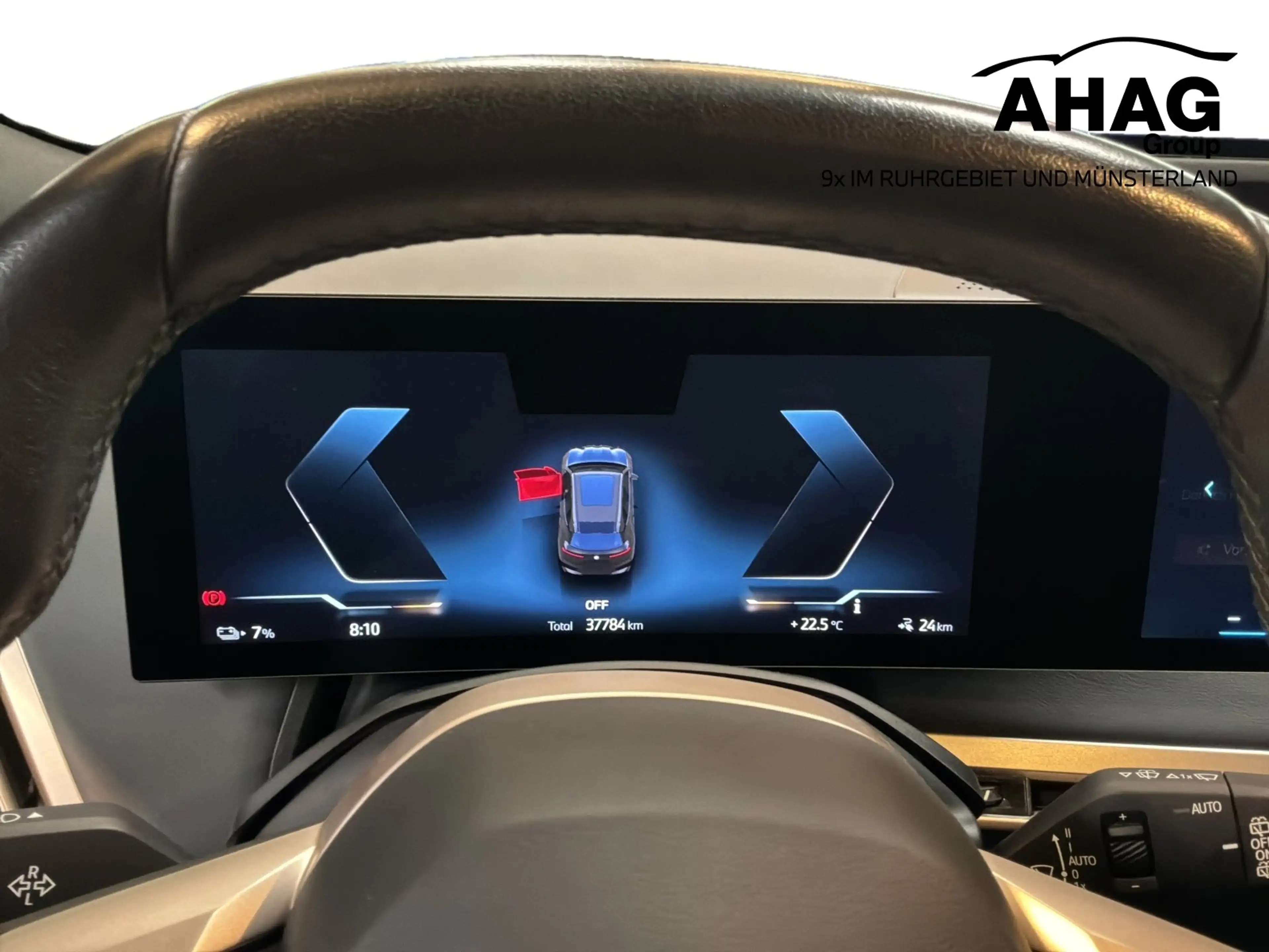 BMW iX xDrive40 — photo 11