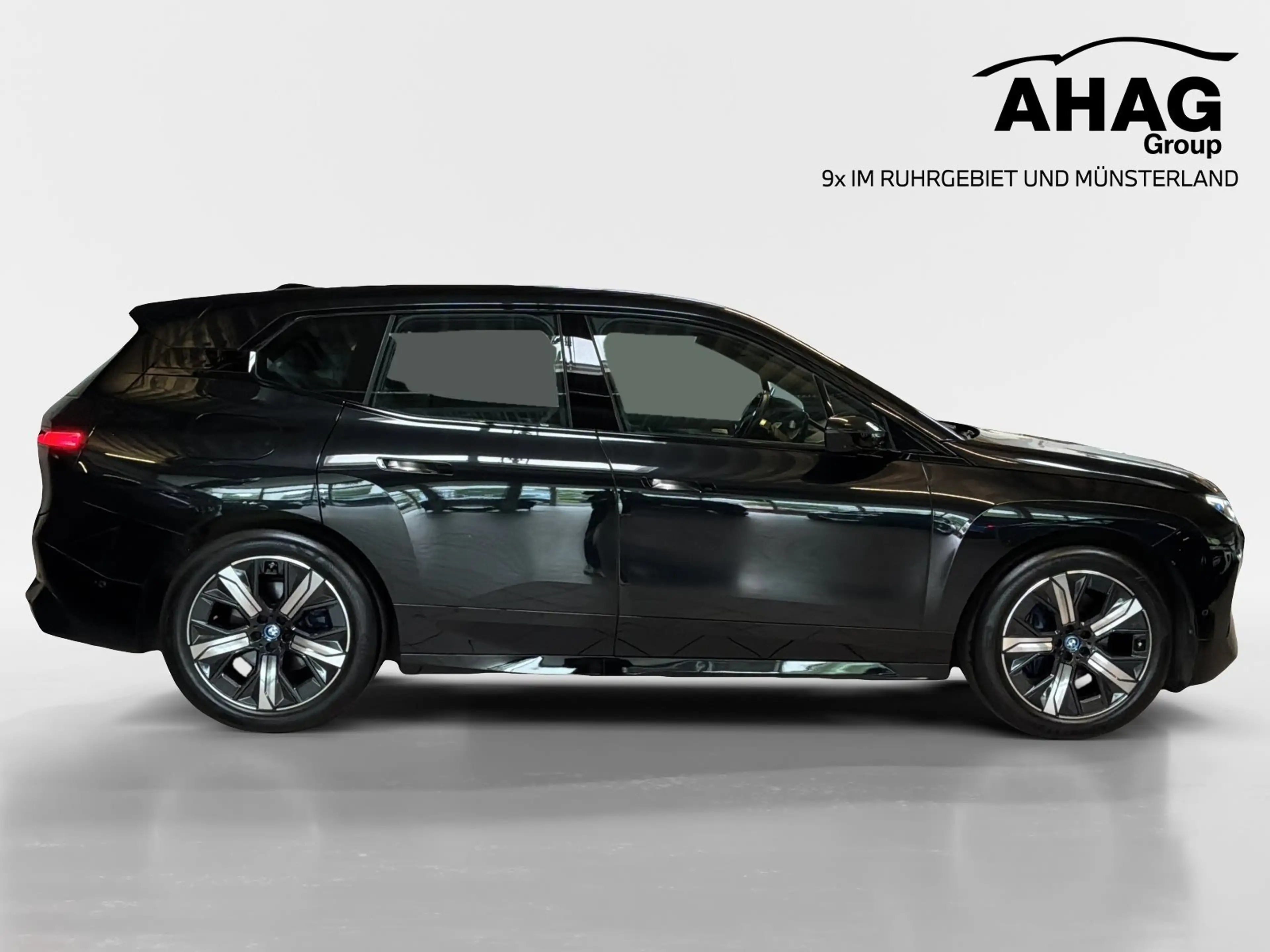 BMW iX xDrive40 — photo 3