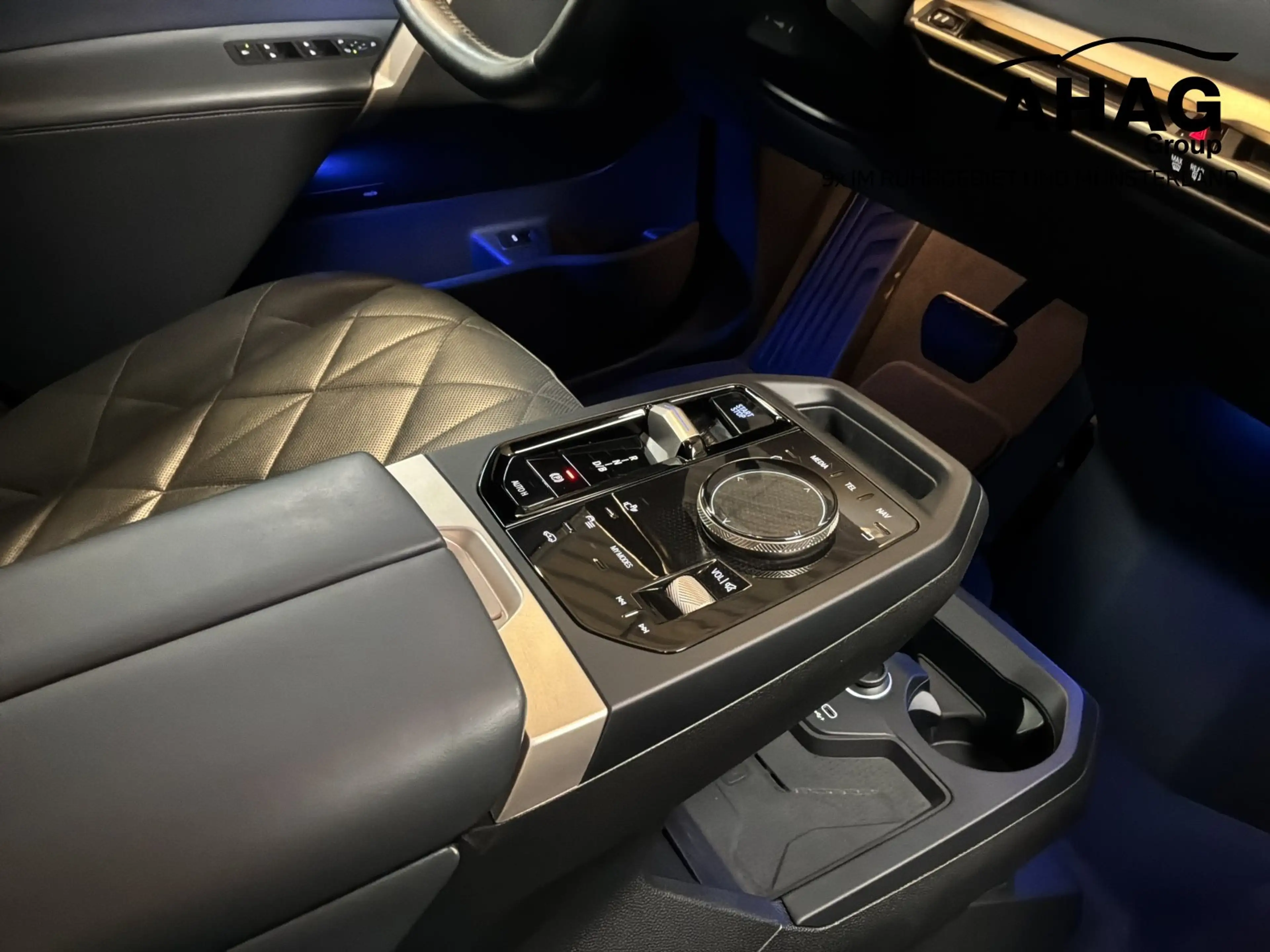 BMW iX xDrive40 — photo 10