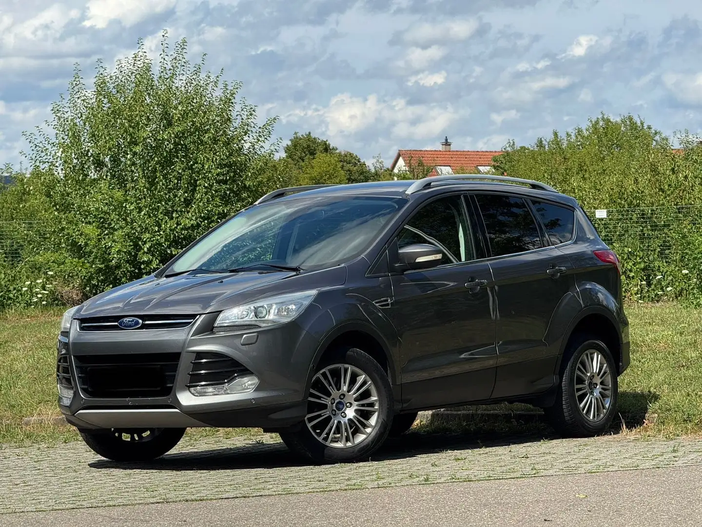 Ford Kuga 2.0 TDCi 4x4 Aut. Champions Edition Grau - 2