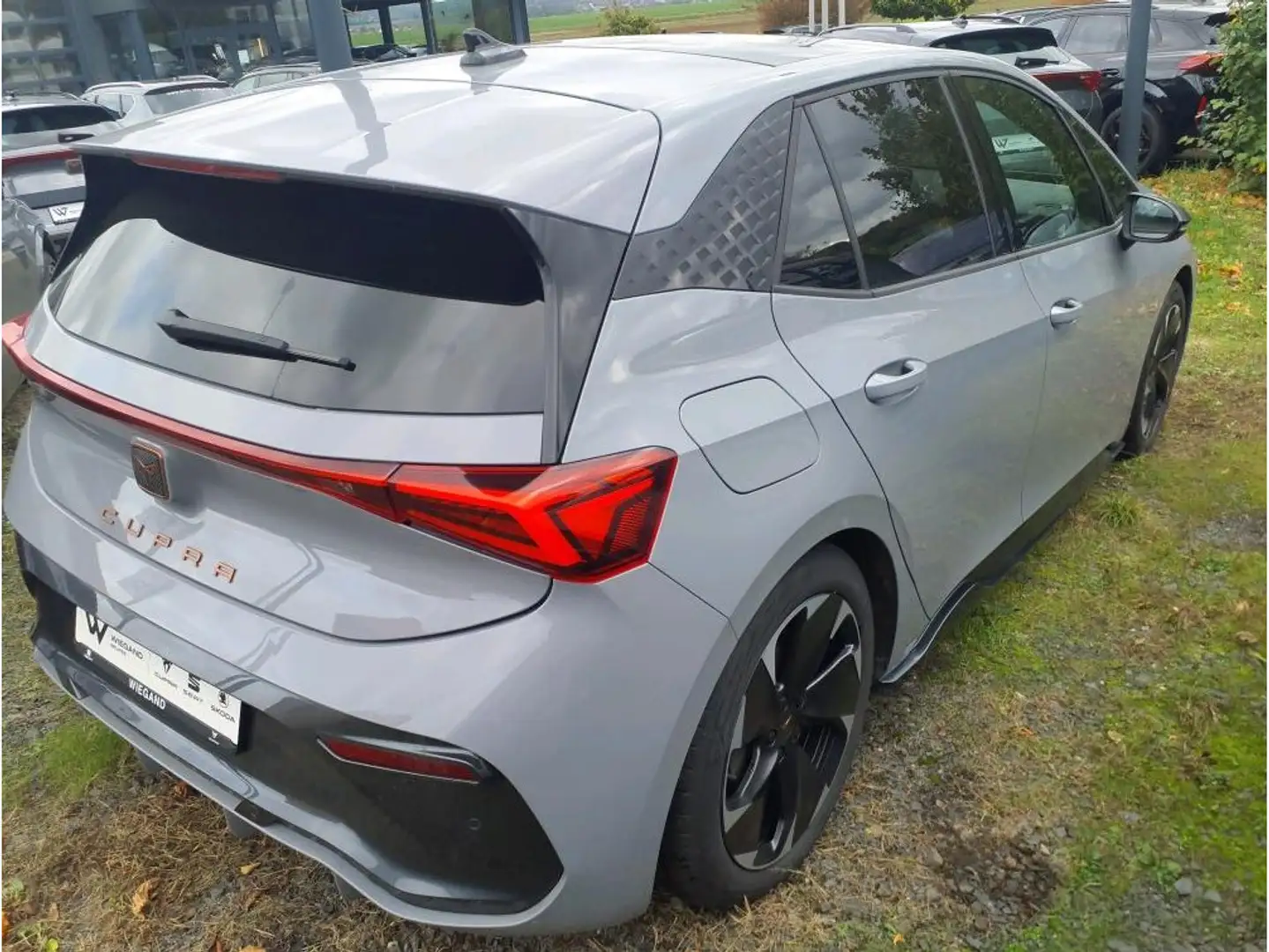 CUPRA Born 170 kW PDC SHZ KAMERA NAVI ACC LED PANO Grau - 2