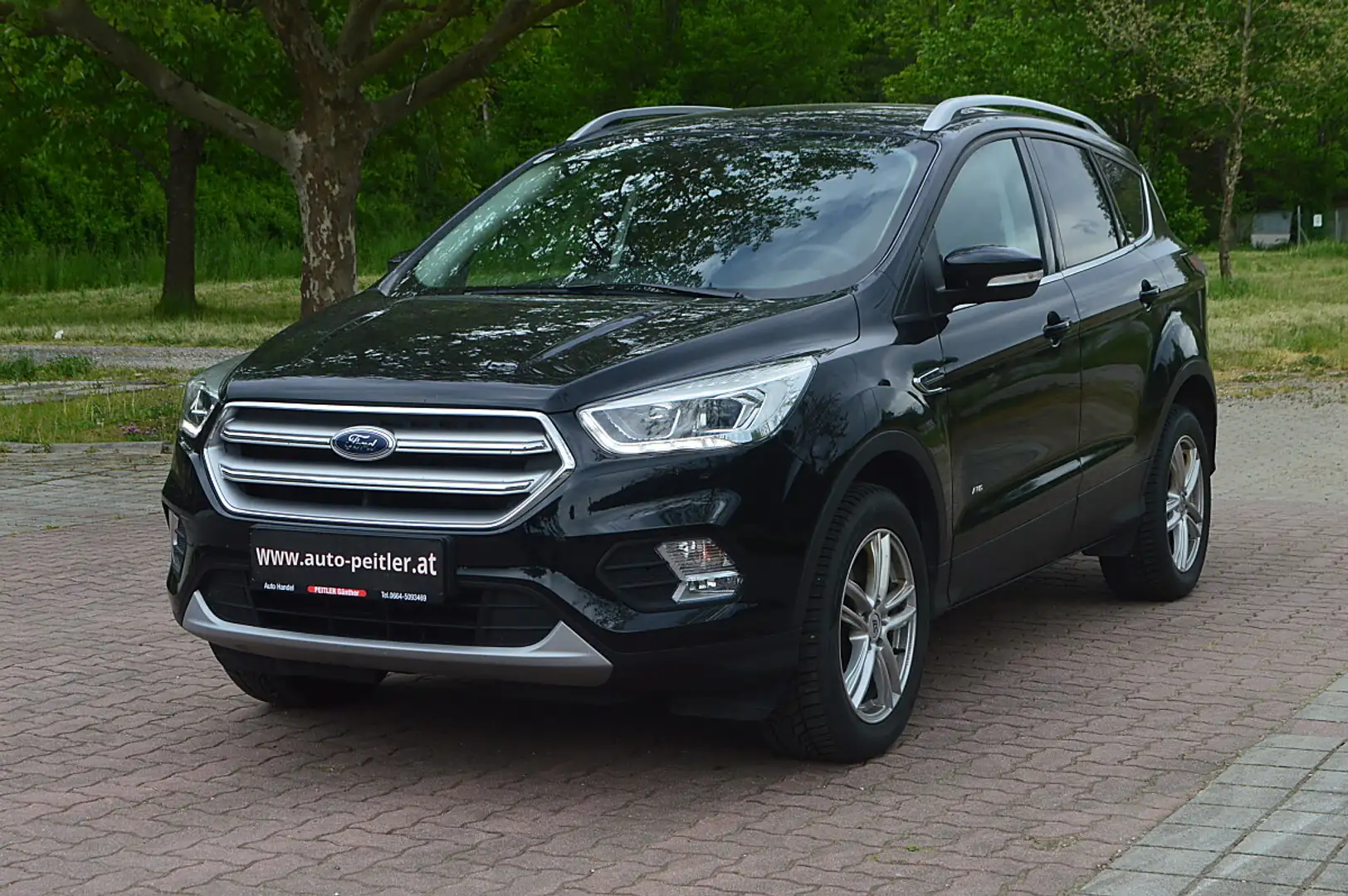 Ford Kuga 2,0 TDCi Titanium Start/Stop AWD+NAVI+SHZ+ Schwarz - 2