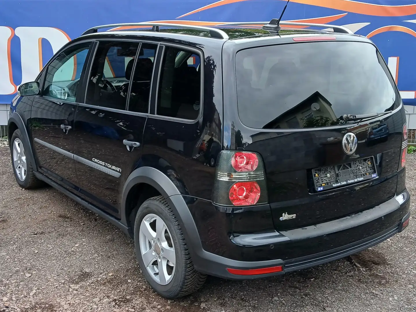 Volkswagen Cross Touran Cross Touran *DSG*LEDER*NAVI*KLIMA*HU/TÜV NEU* Black - 2