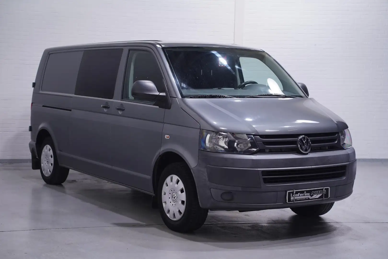 Volkswagen T5 Transporter 2.0 TDI 140 pk L2H1 Airco, APK 11-2025 Cruise Cont Gris - 2