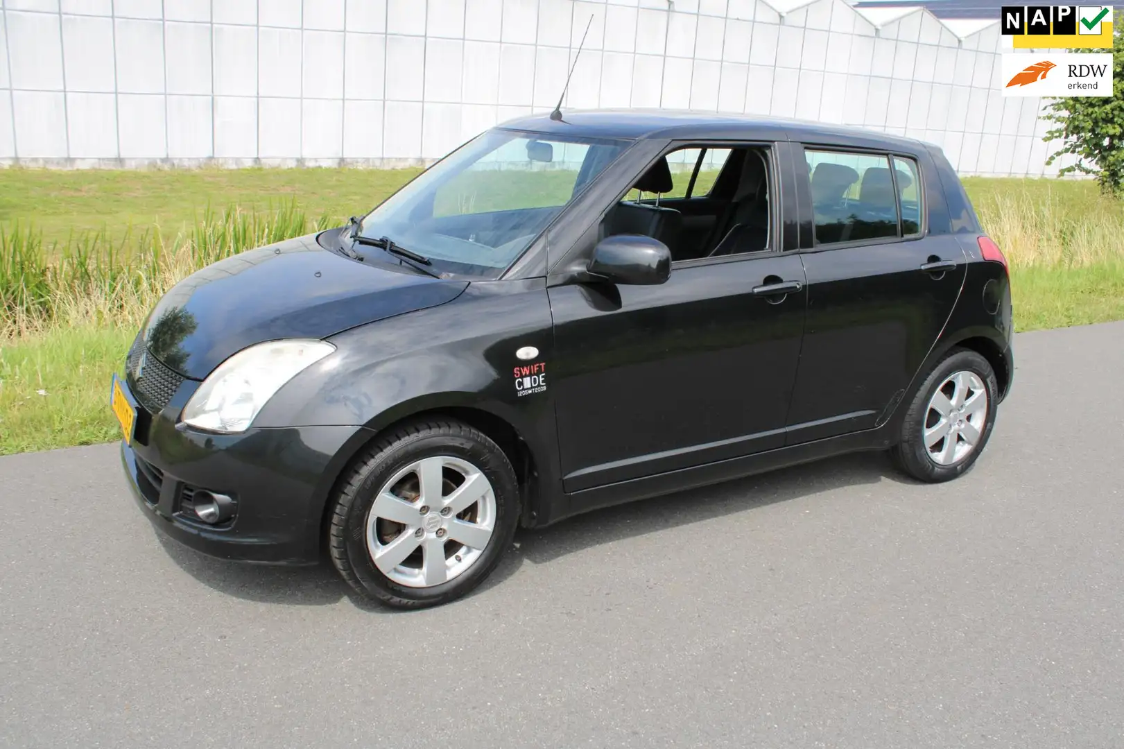 Suzuki Swift 1.3 Comfort 5 Drs met Leder en Airco Zwart - 1