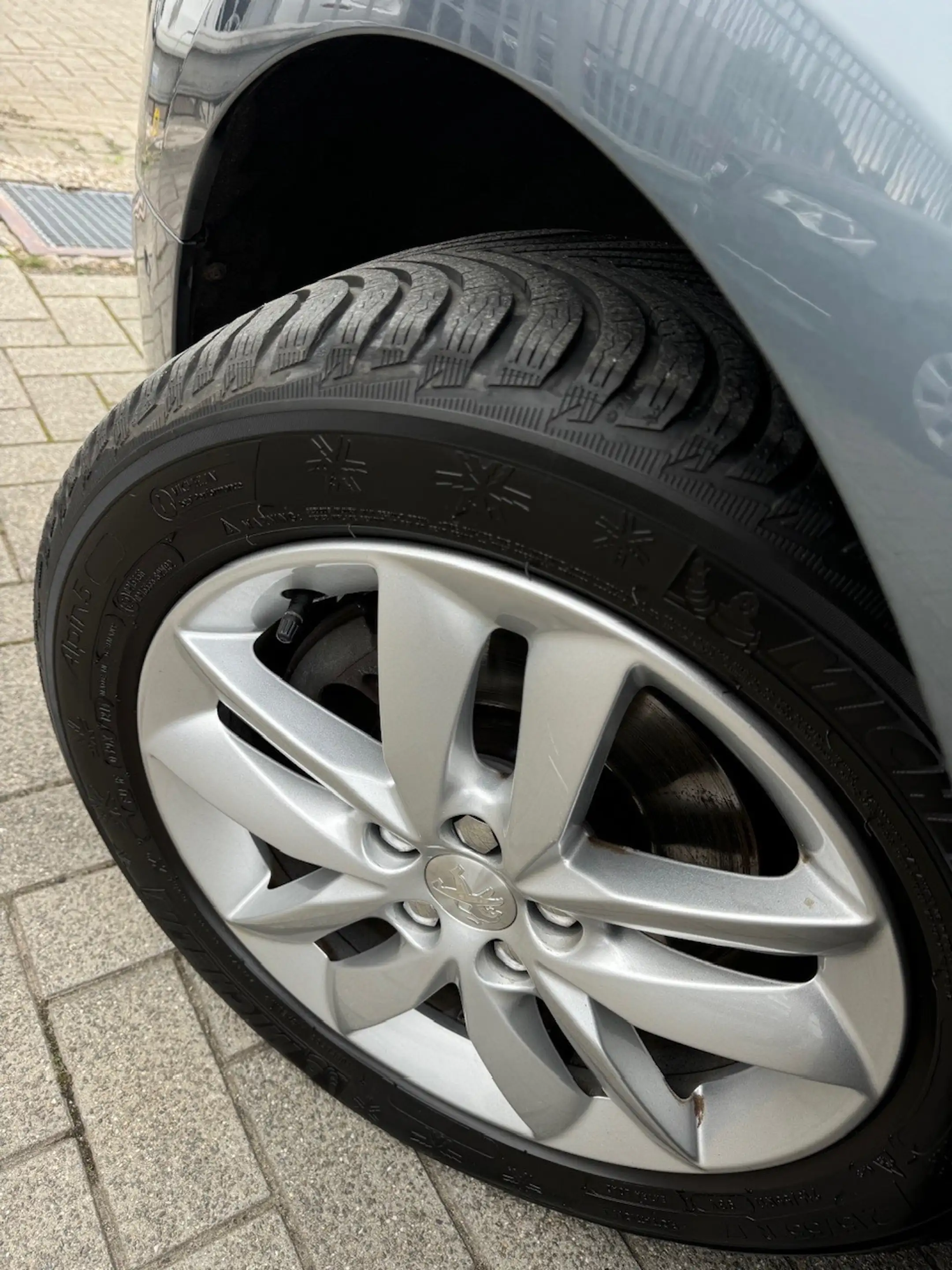 Peugeot 508 508 SW 2.0 BlueHDi Allure S — photo 9