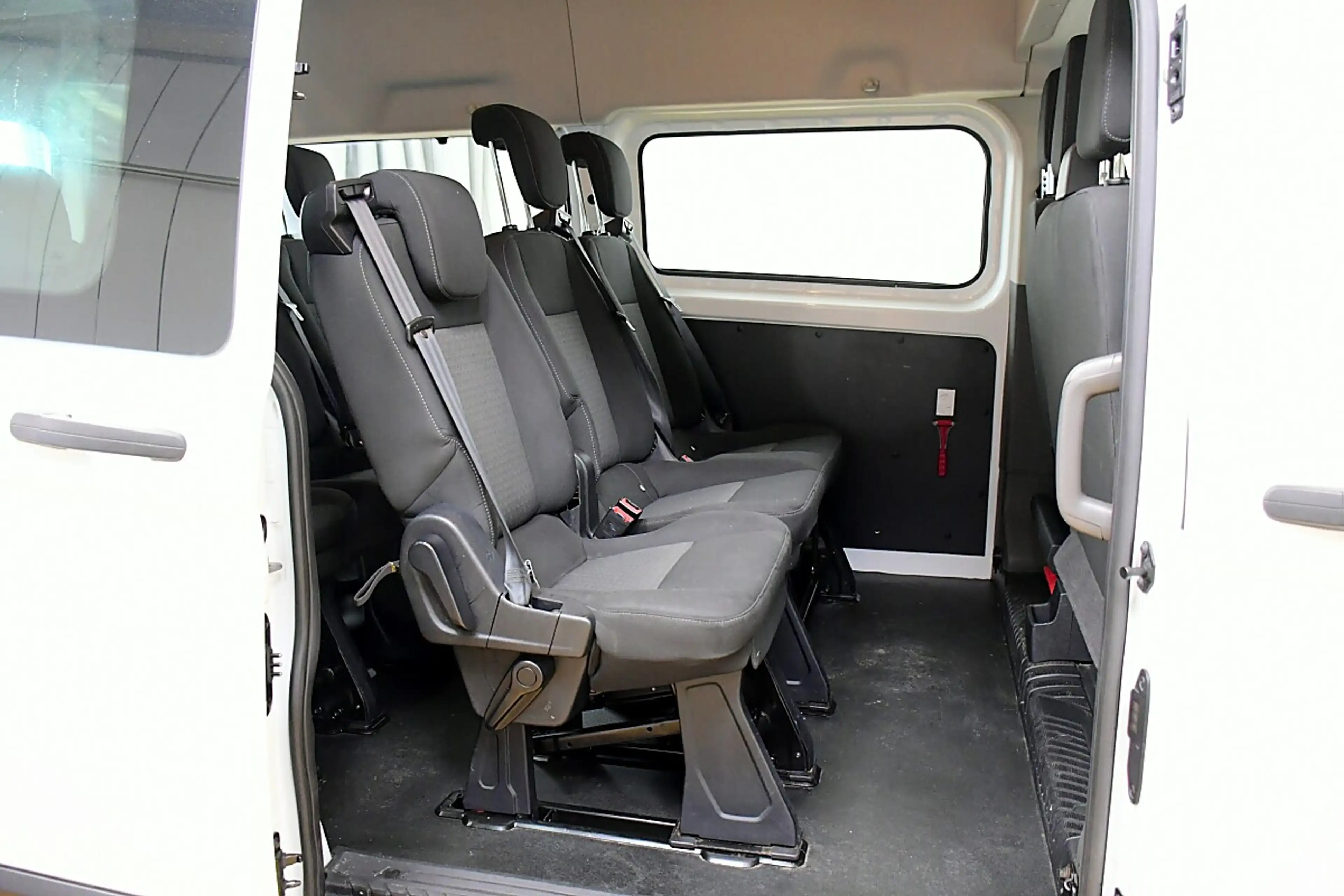 Ford Transit Custom Variobus 2,0 TDCI L2H2 340 Trend — photo 6