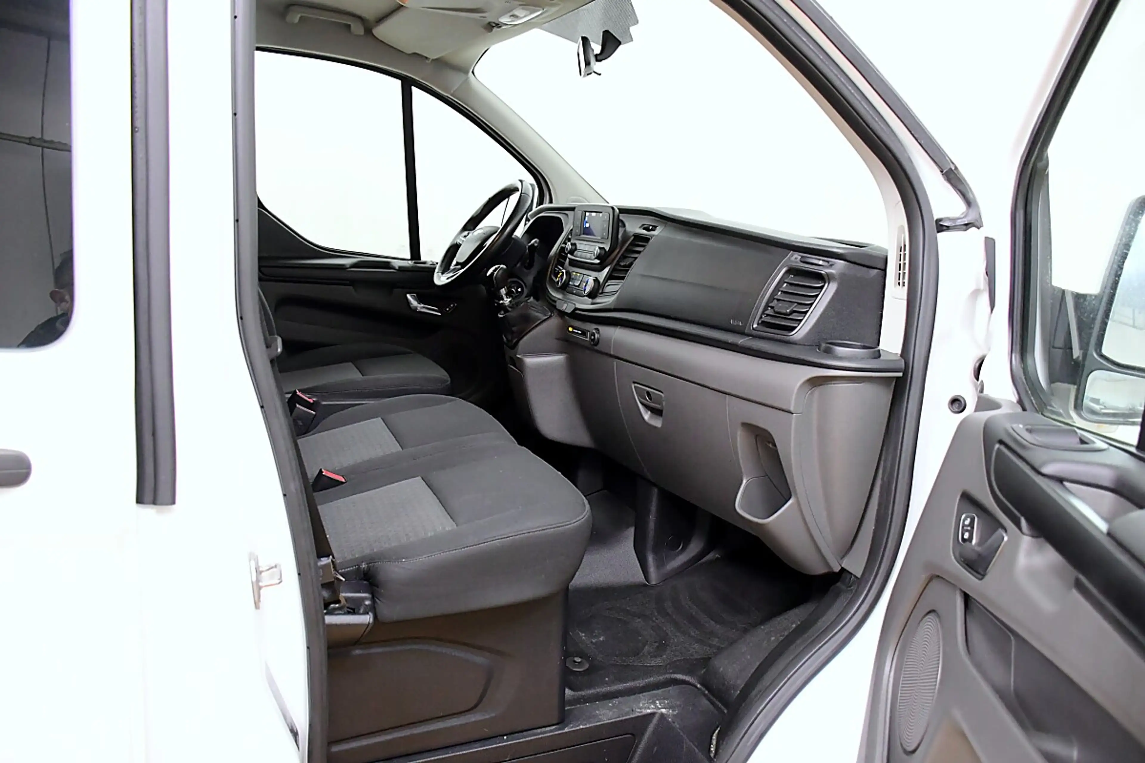 Ford Transit Custom Variobus 2,0 TDCI L2H2 340 Trend — photo 8