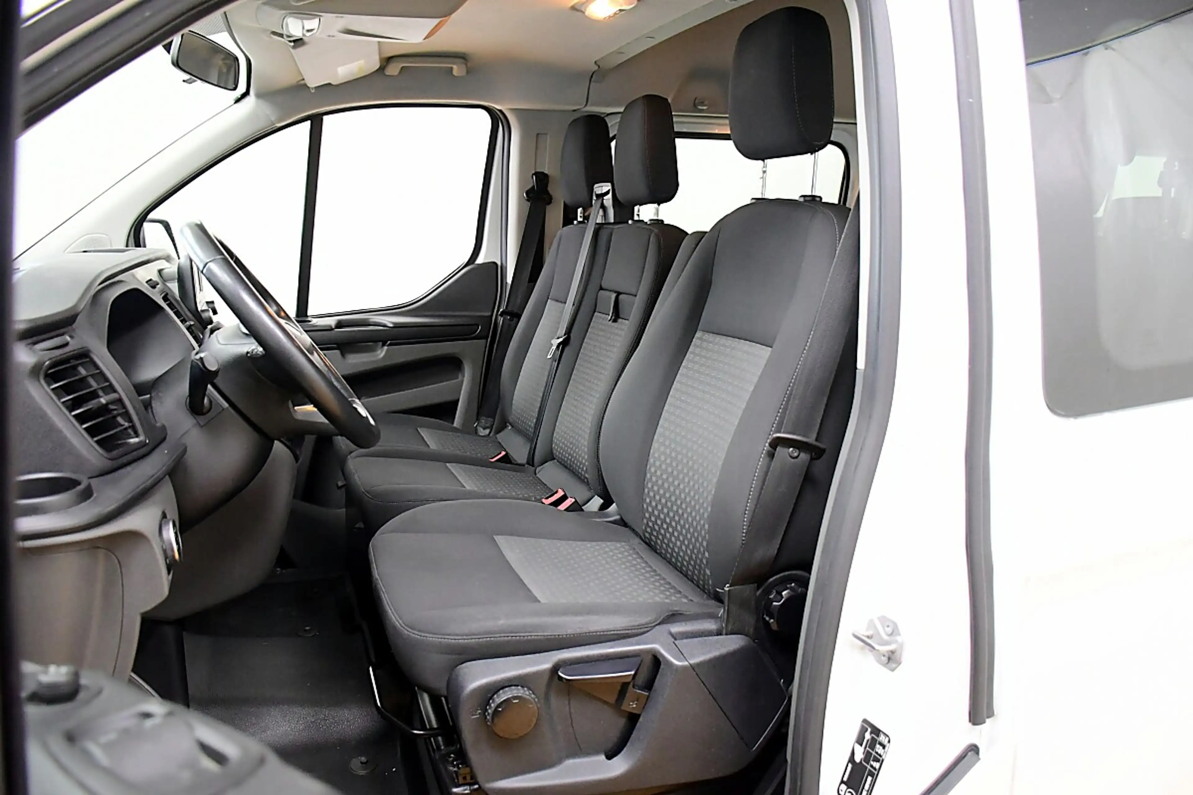 Ford Transit Custom Variobus 2,0 TDCI L2H2 340 Trend — photo 17