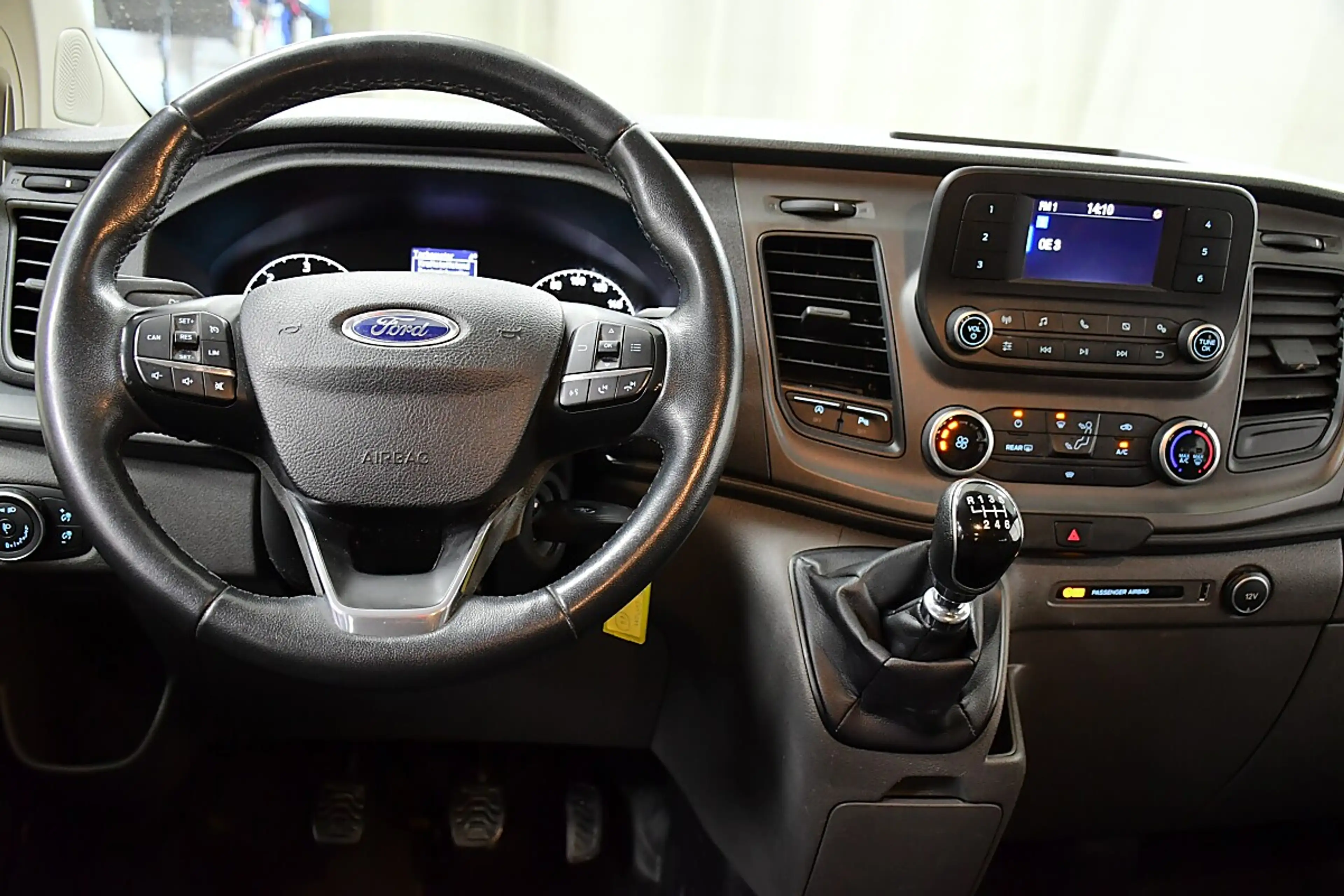 Ford Transit Custom Variobus 2,0 TDCI L2H2 340 Trend — photo 22