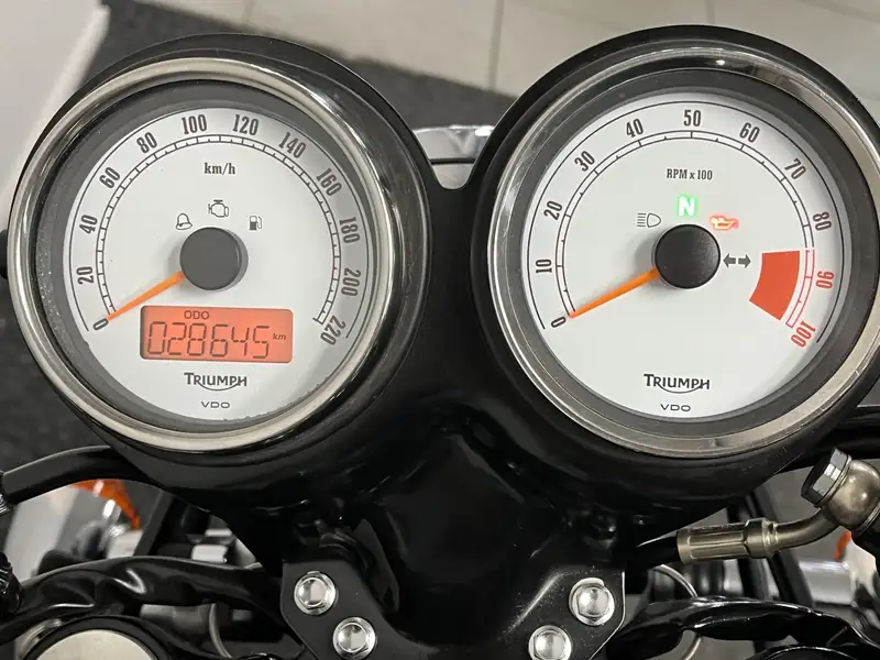 Triumph Thruxton - foto 2