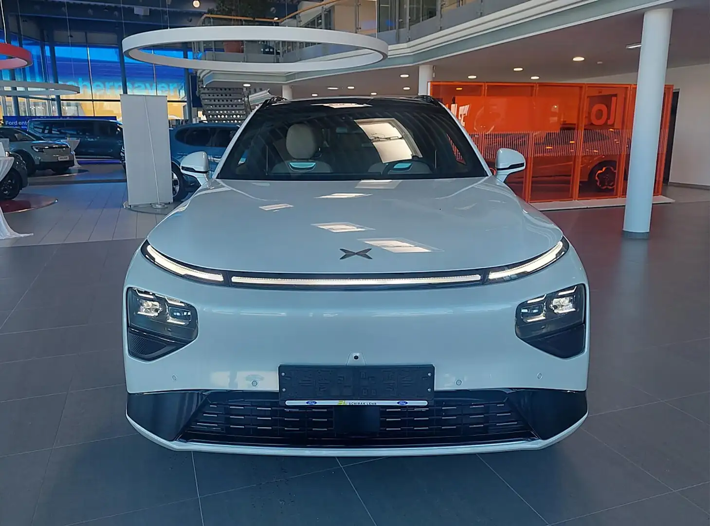 Xpeng G9 RWD Long Range 351 PS 93,1 kWh LFP Weiß - 2