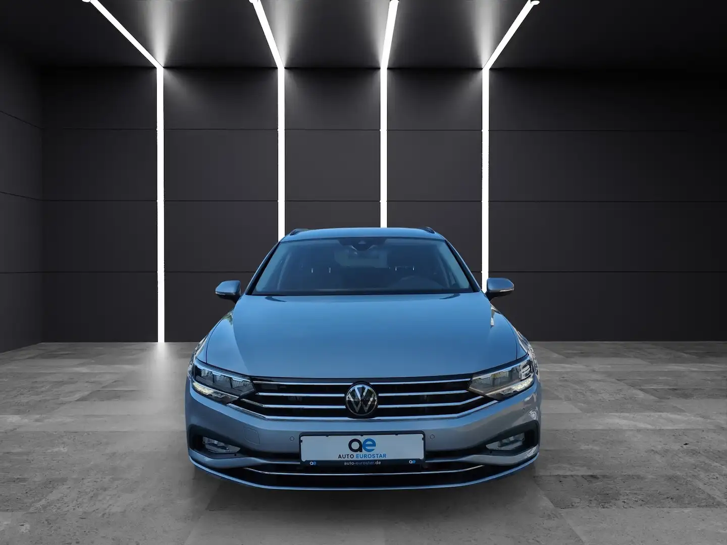 Volkswagen Passat Variant TSI Business *Navi*LED*ACC* Silber - 2