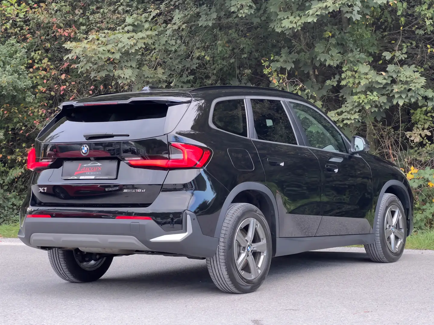 BMW X1 18 d Aut. ACC*SHADOW LINE*HEAD-UP*LED*NAVI*1 HAND* Schwarz - 2