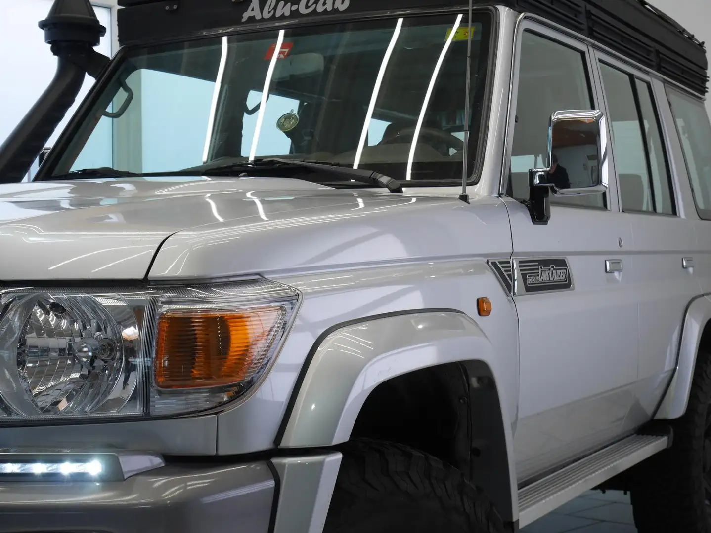 Toyota Land Cruiser GRJ76L - ALUCAP/V6/AllTerrain Stříbrná - 2
