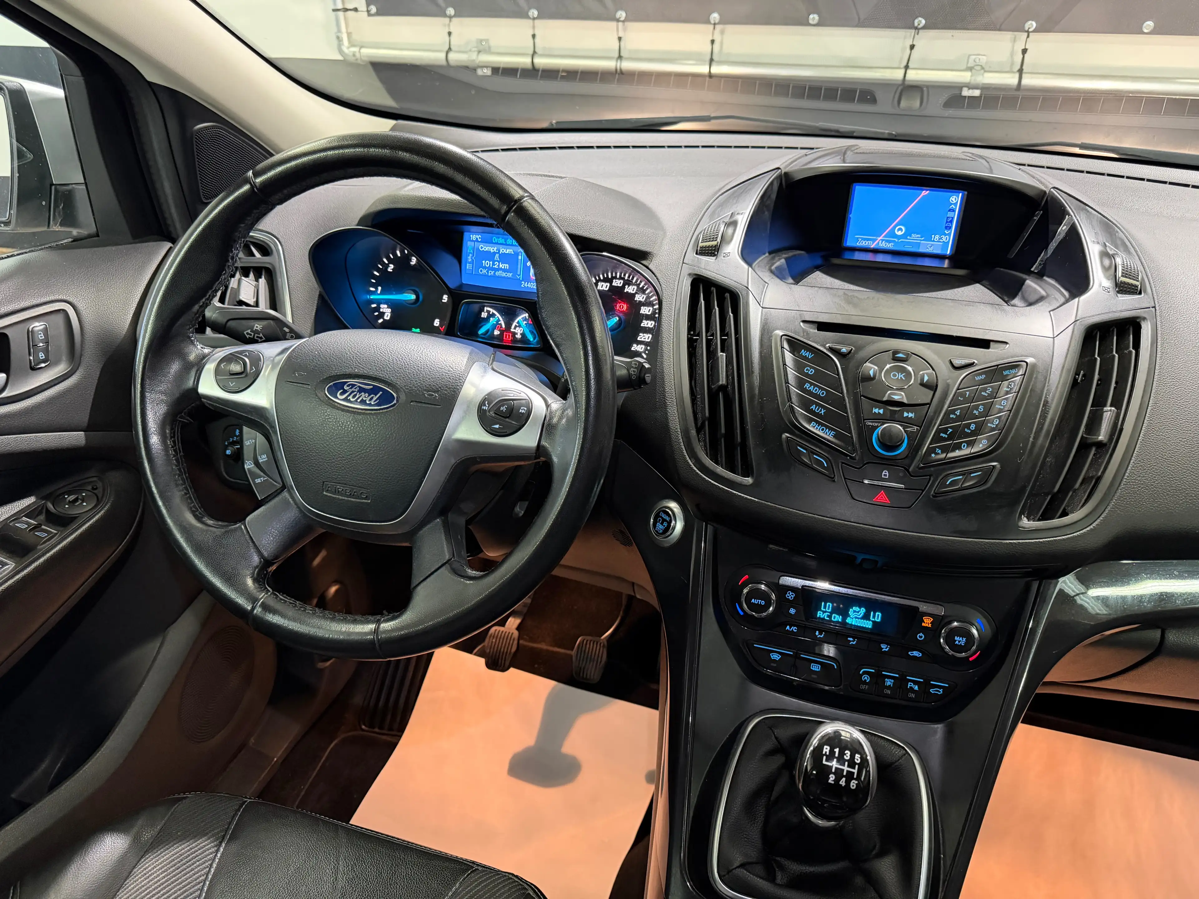 Ford Kuga — photo 12