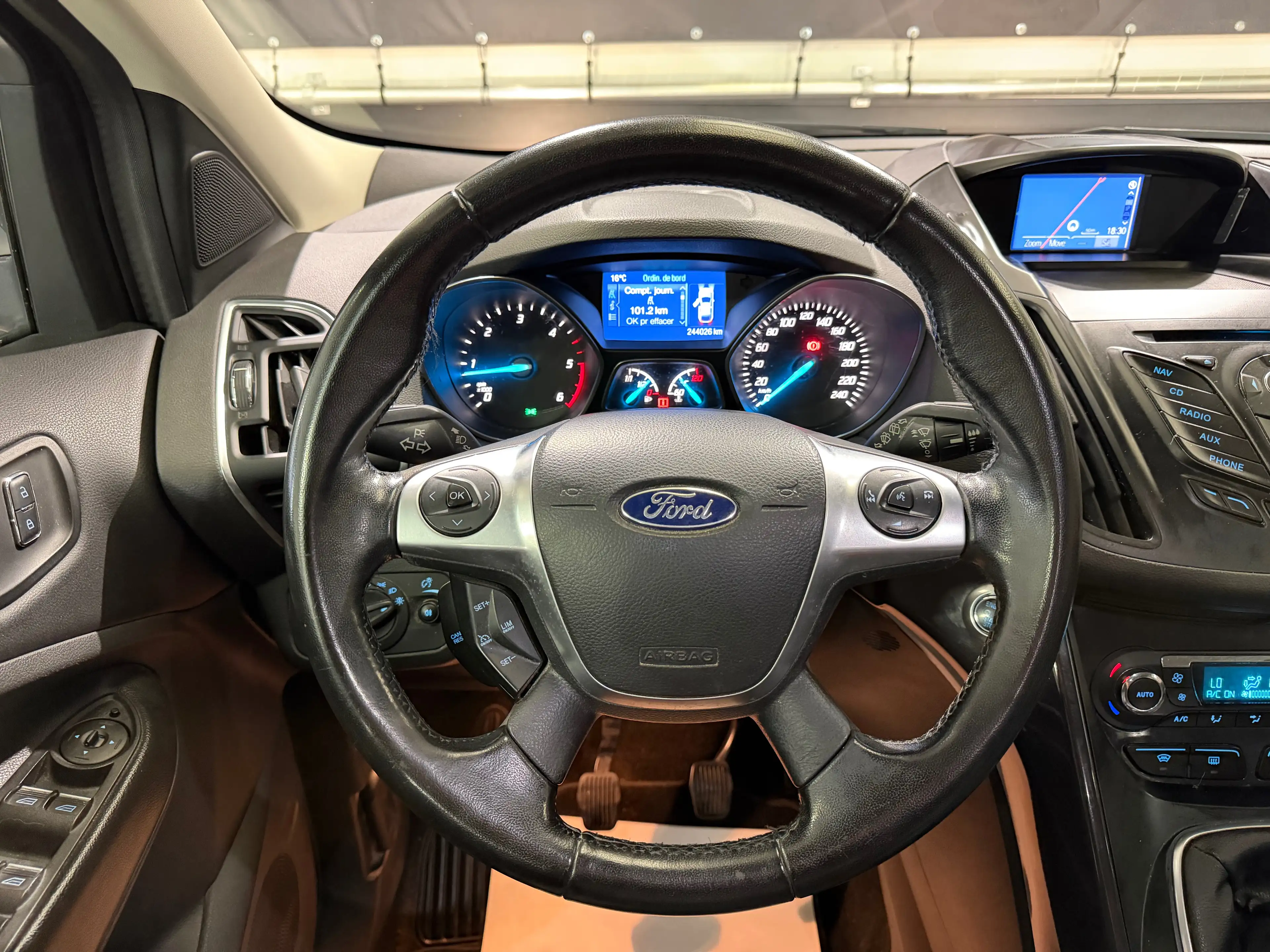 Ford Kuga — photo 13