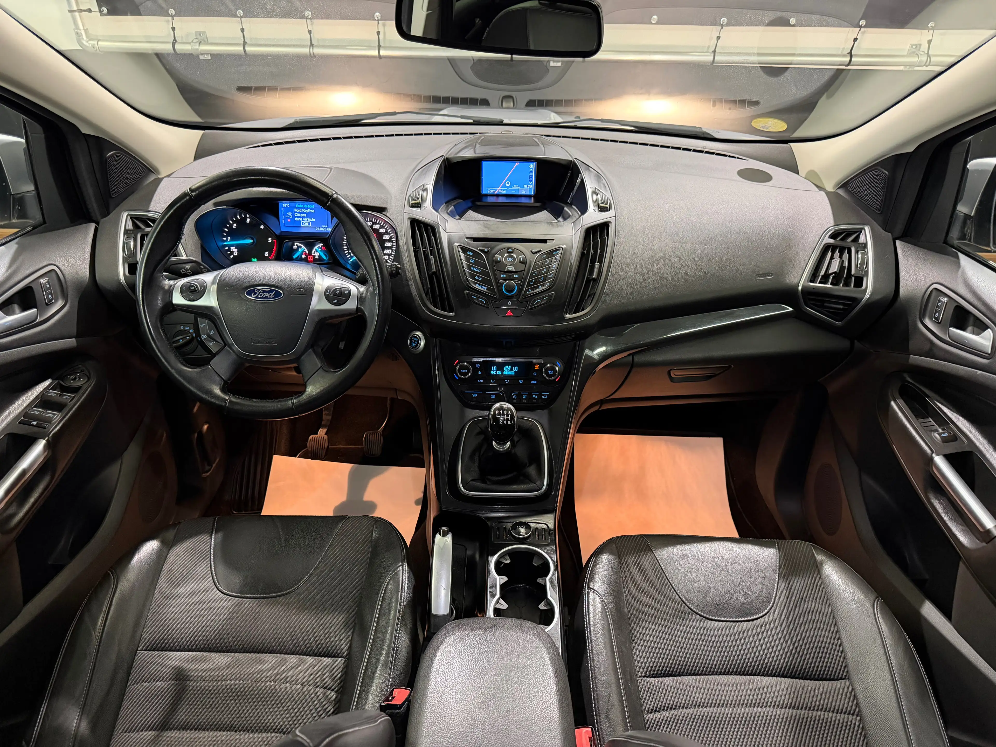 Ford Kuga — photo 11