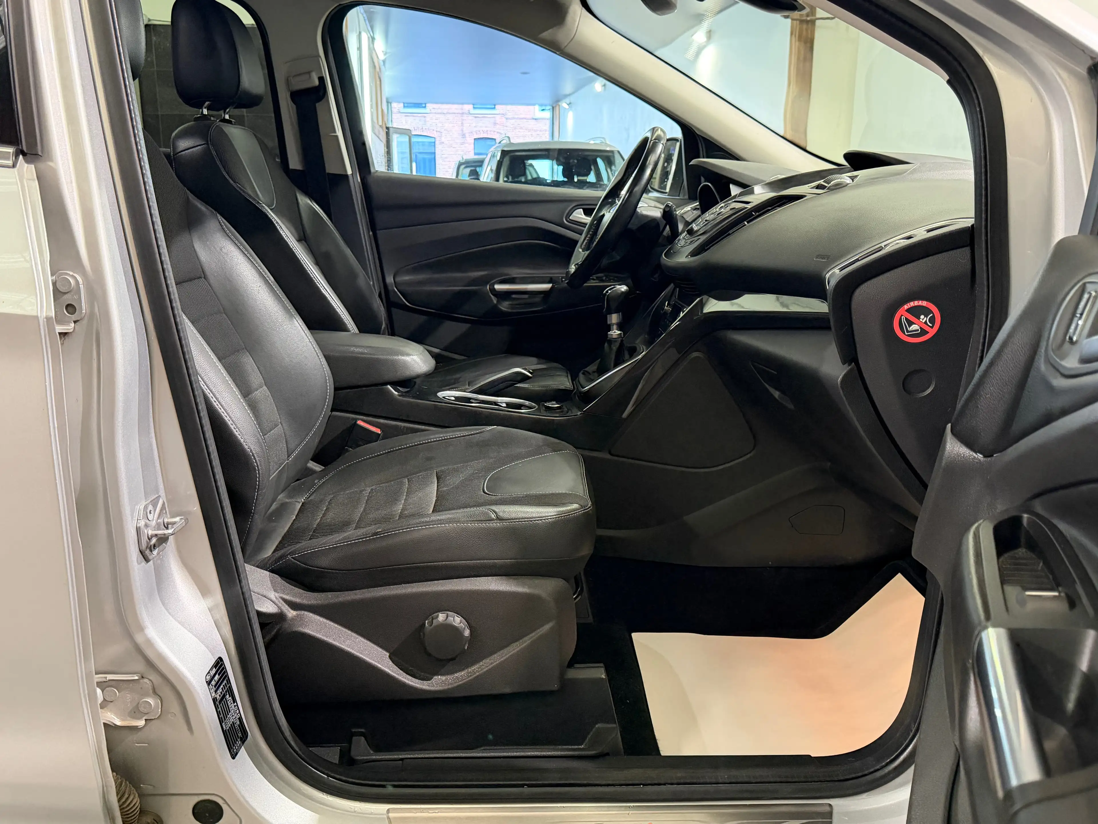 Ford Kuga — photo 10