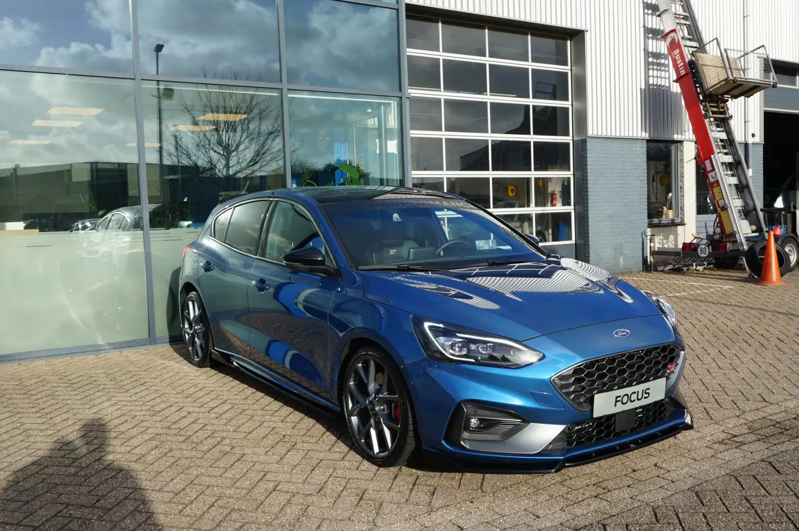 Ford Focus 2.3 EcoBoost ST-3 280PK Automaat Adaptieve Cruise Blue - 2