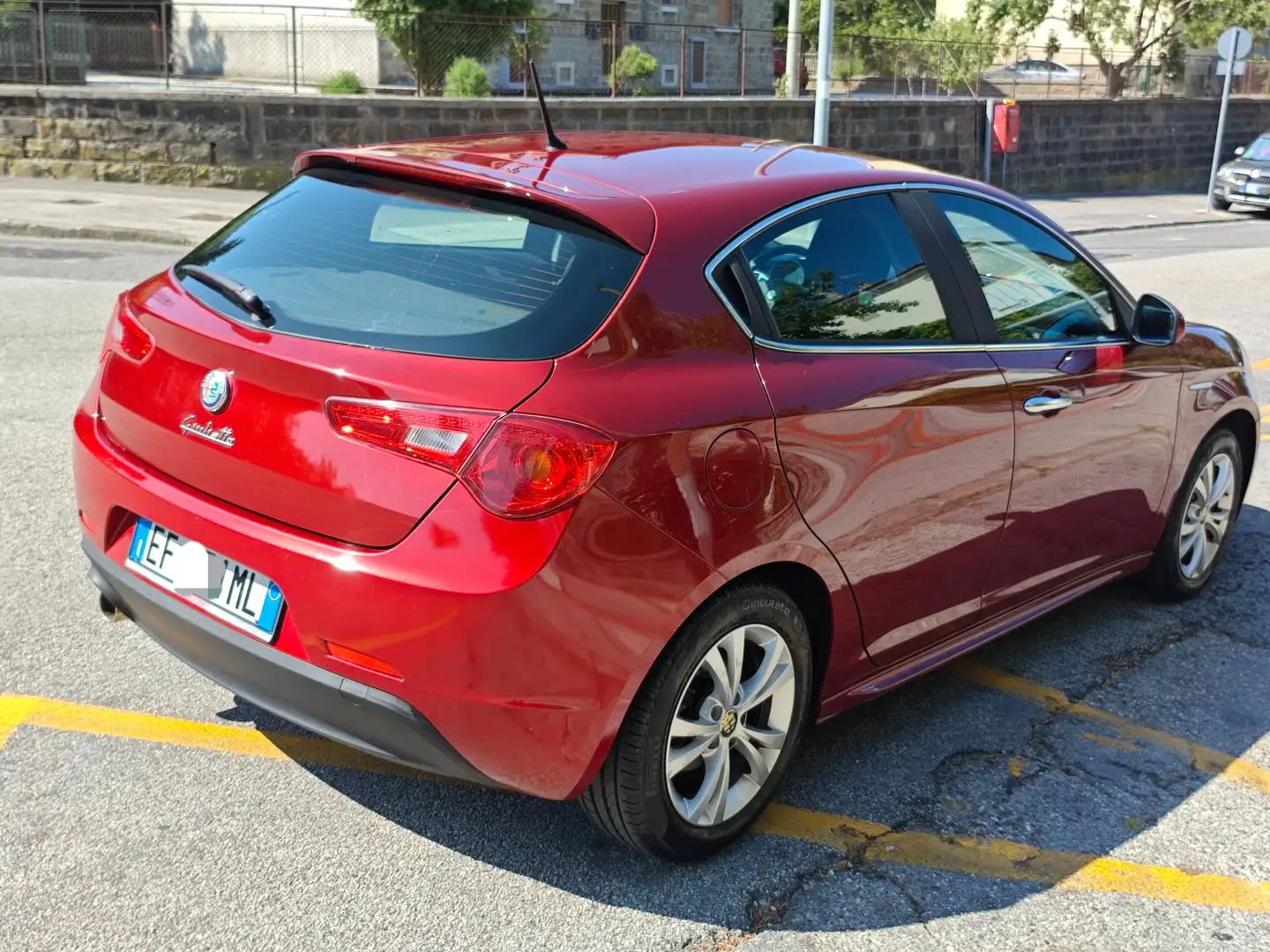 Alfa Romeo Giulietta Giulietta III 2010 1.4 t. m.air Distinctive 170cv Rood - 2